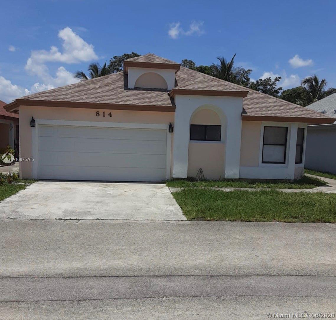 814 E Palm Run Dr, North Lauderdale, FL 33068