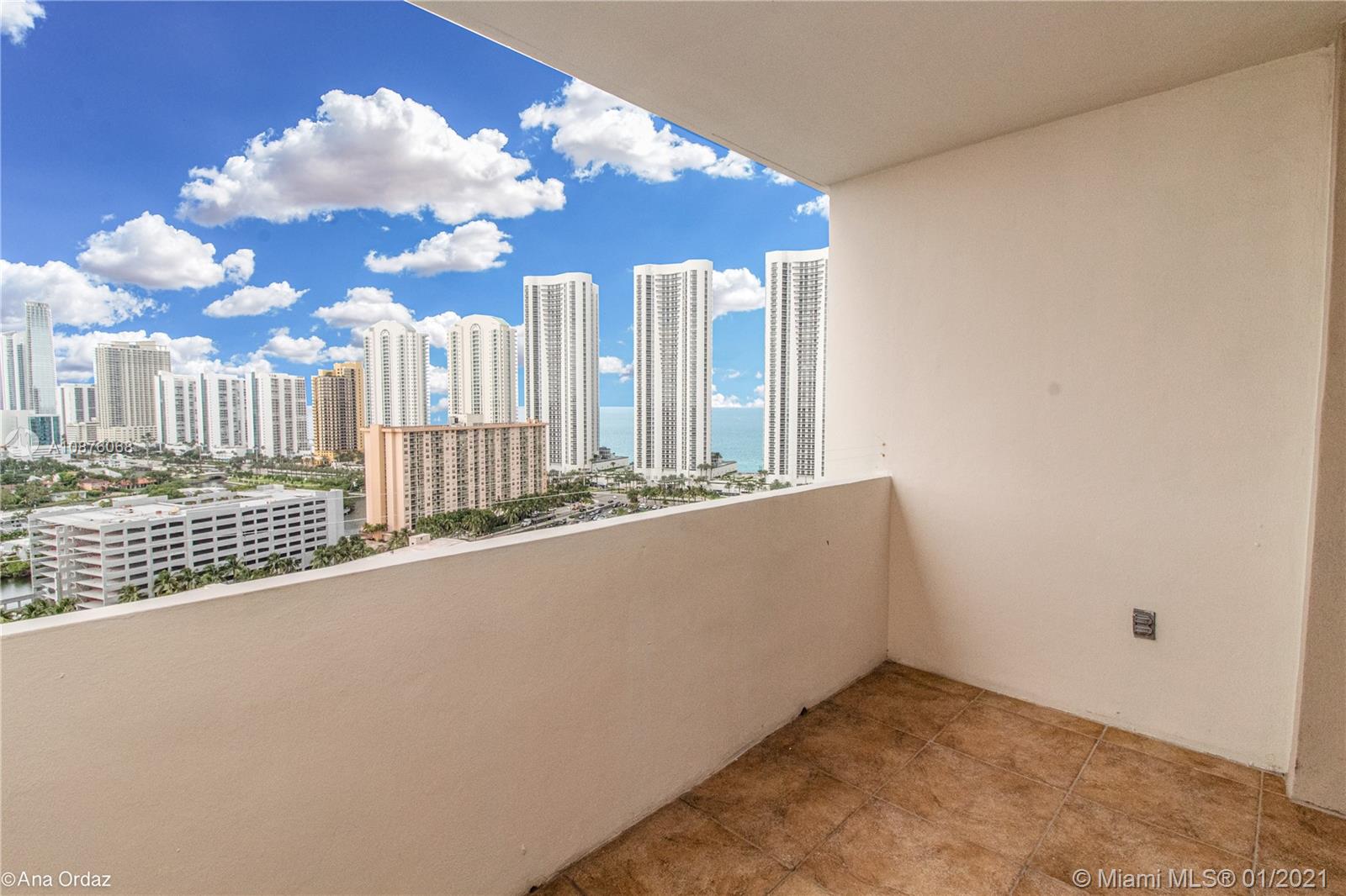 Sunny Isles Beach, FL 33160,300 Bayview Dr #PH09