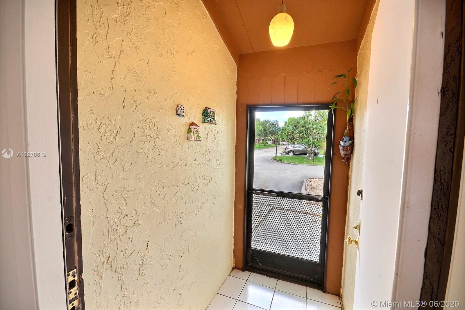 Pembroke Pines, FL 33026,2280 Oak Ct