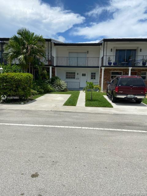 North Miami, FL 33181,2243 NE 122 St #2243