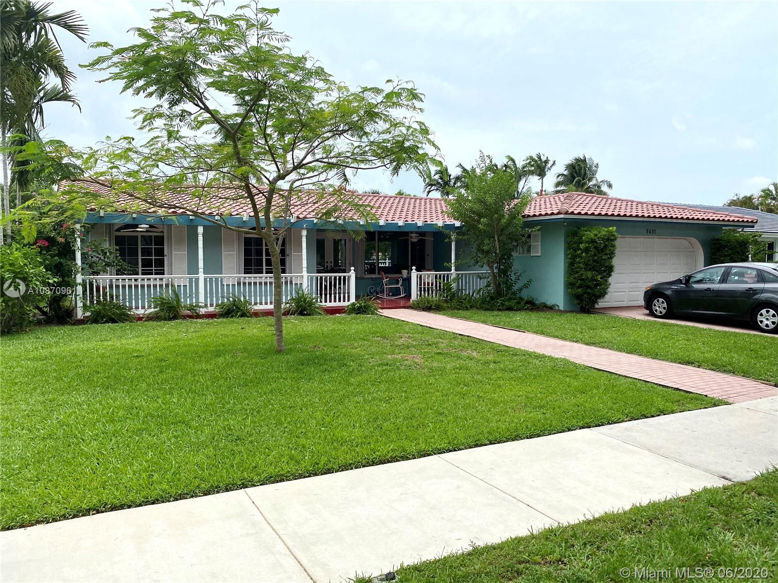 7411 Sabal Dr, Miami Lakes, FL 33014