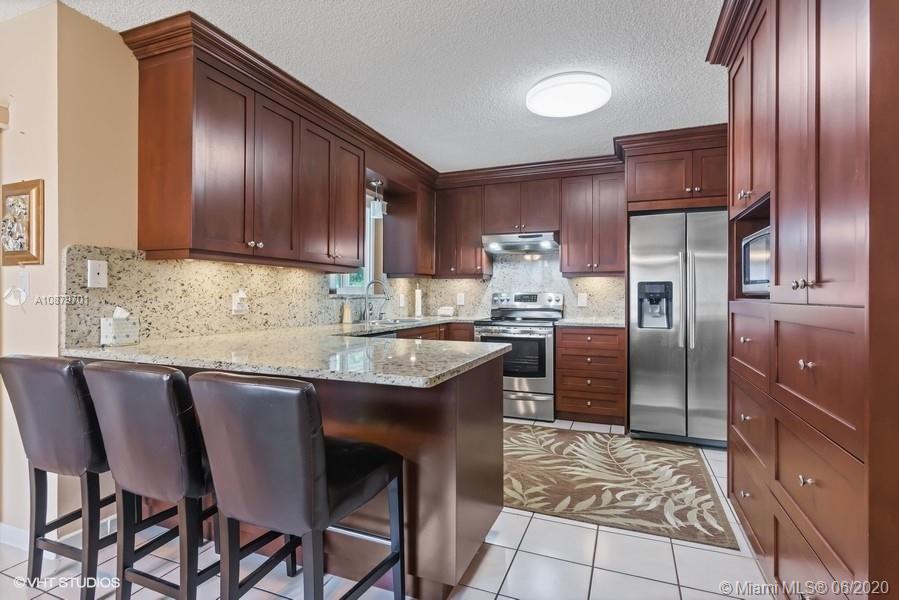 Palmetto Bay, FL 33157,9310 SW 164th St