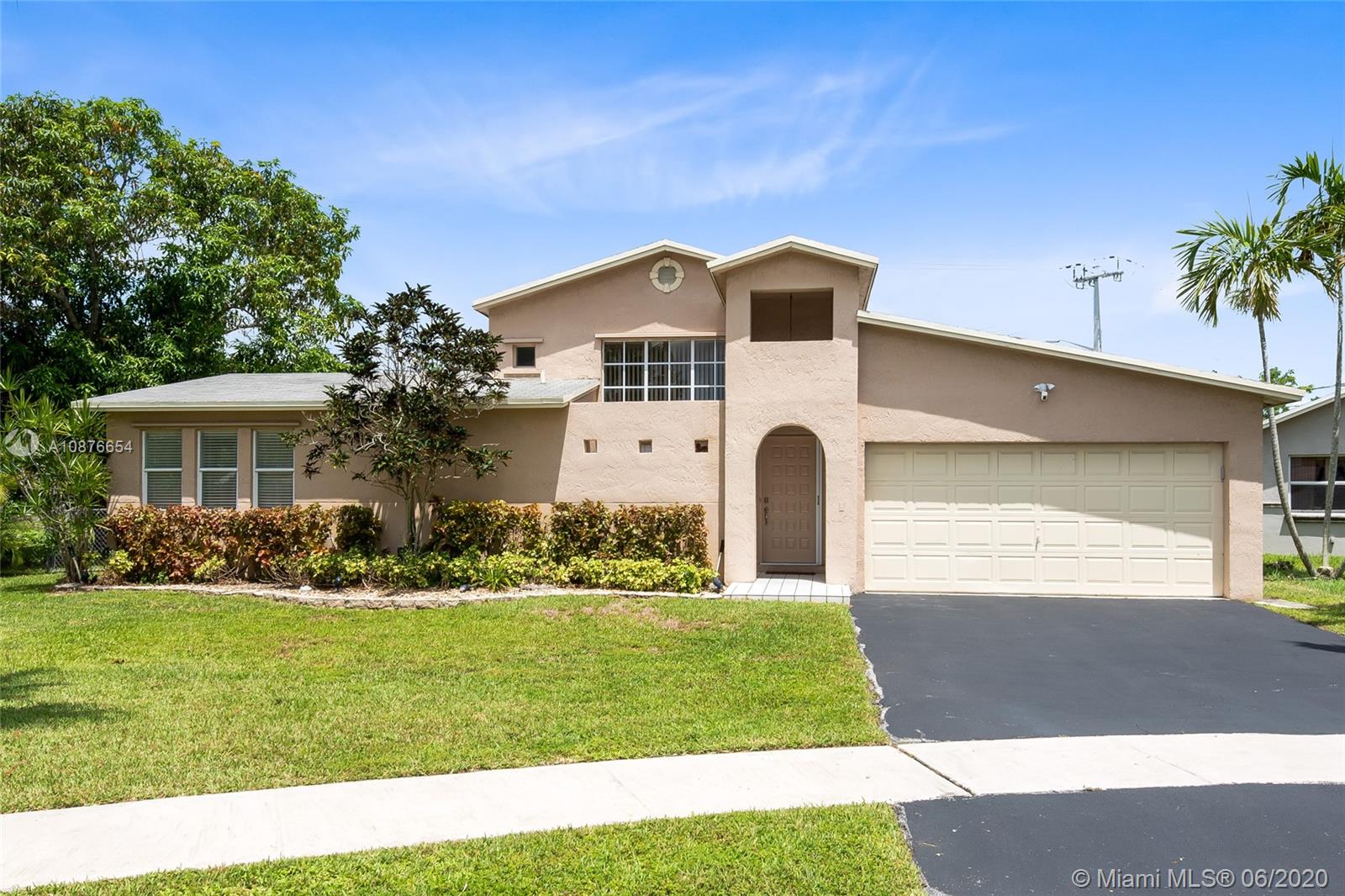 4689 NW 99th Ter, Sunrise, FL 33351