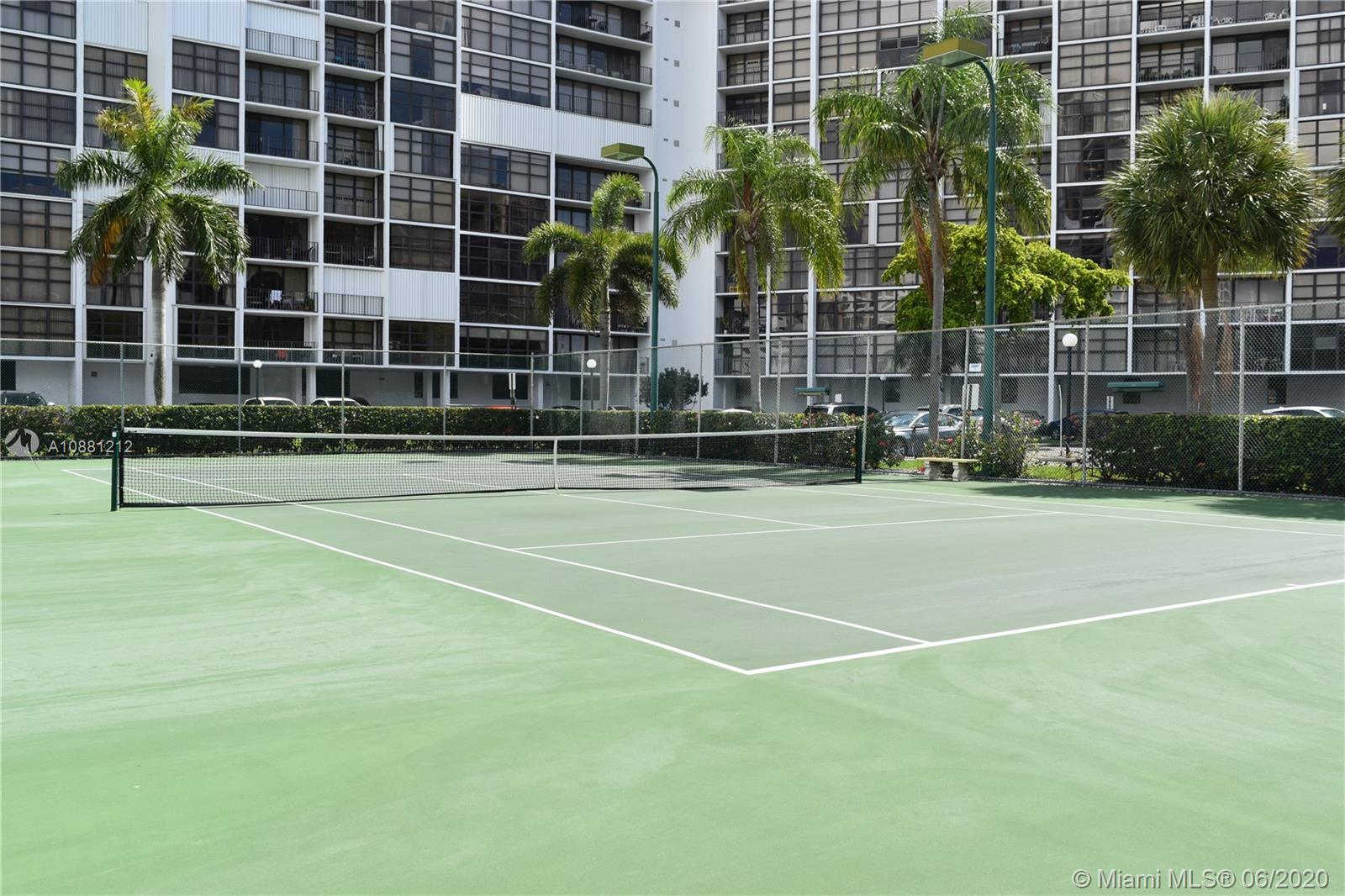 Hallandale Beach, FL 33009,400 Leslie Dr #524