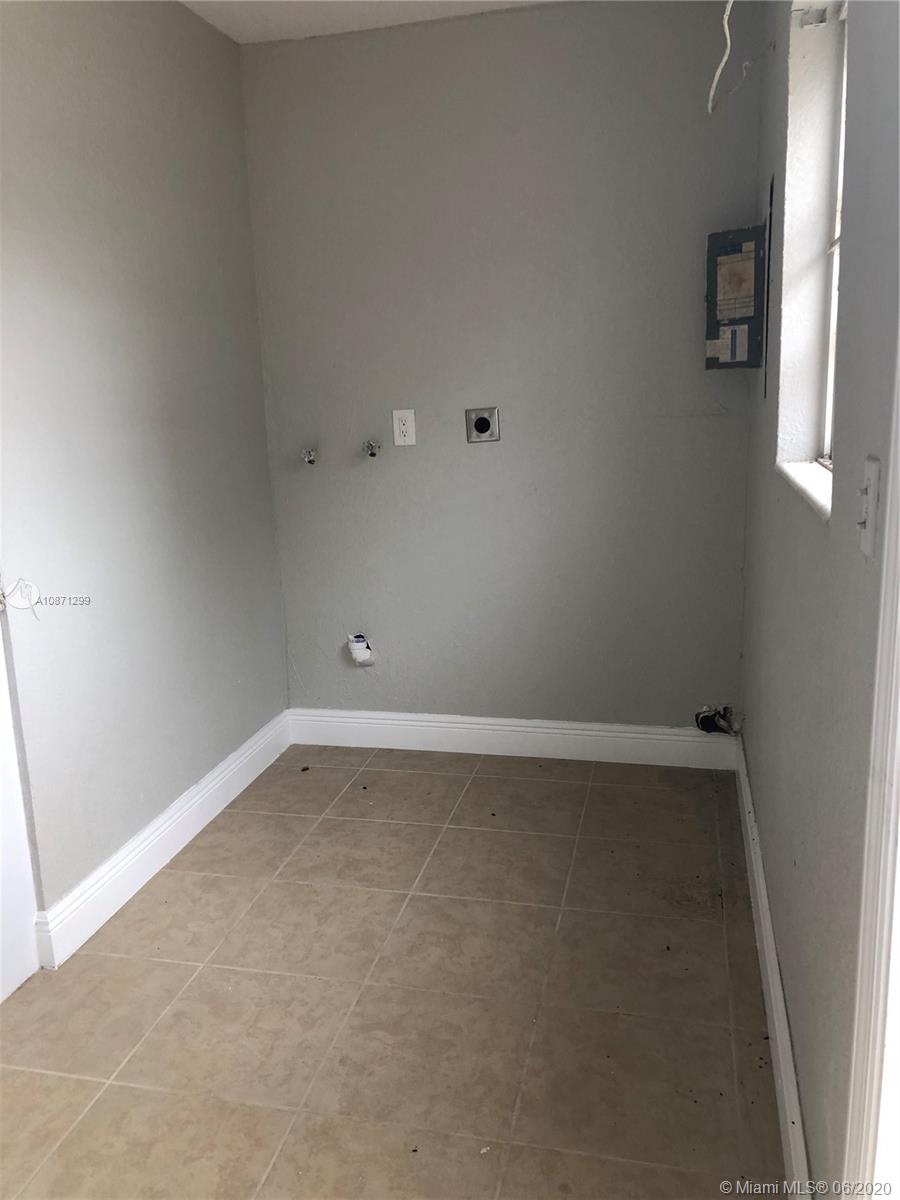 Hialeah, FL 33014,1695 W 72nd St #1695