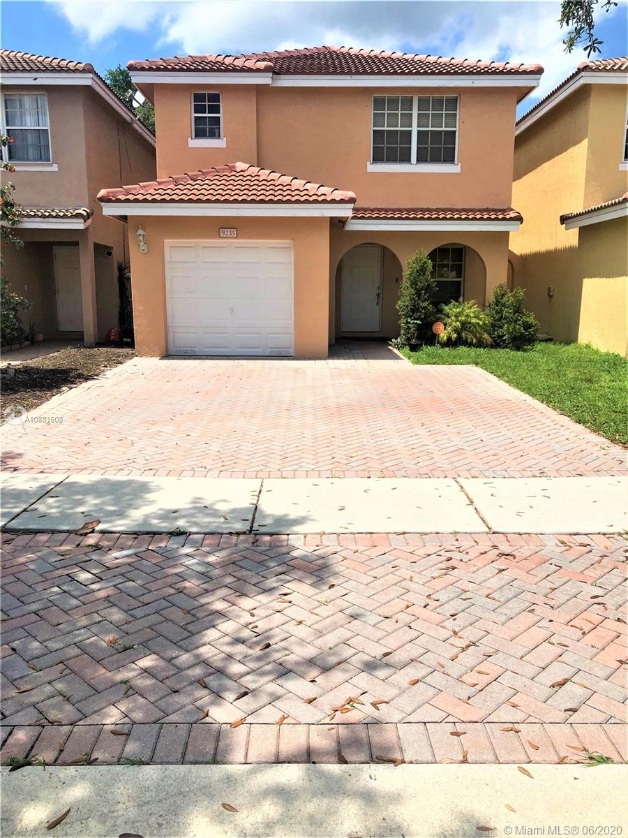 9235 NW 55th St, Sunrise, FL 33351