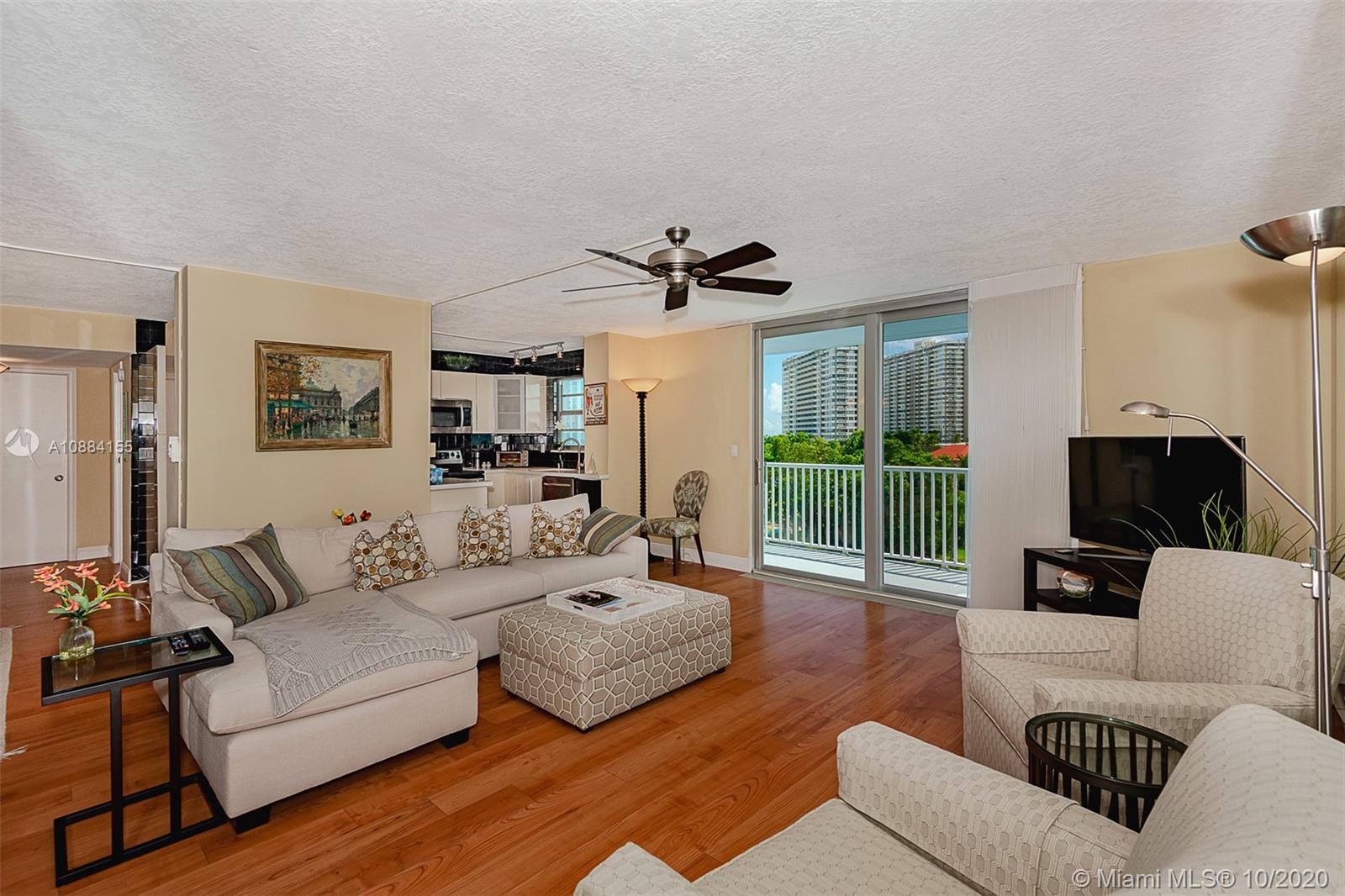 Hallandale Beach, FL 33009,137 E Golden Isles Drive #407