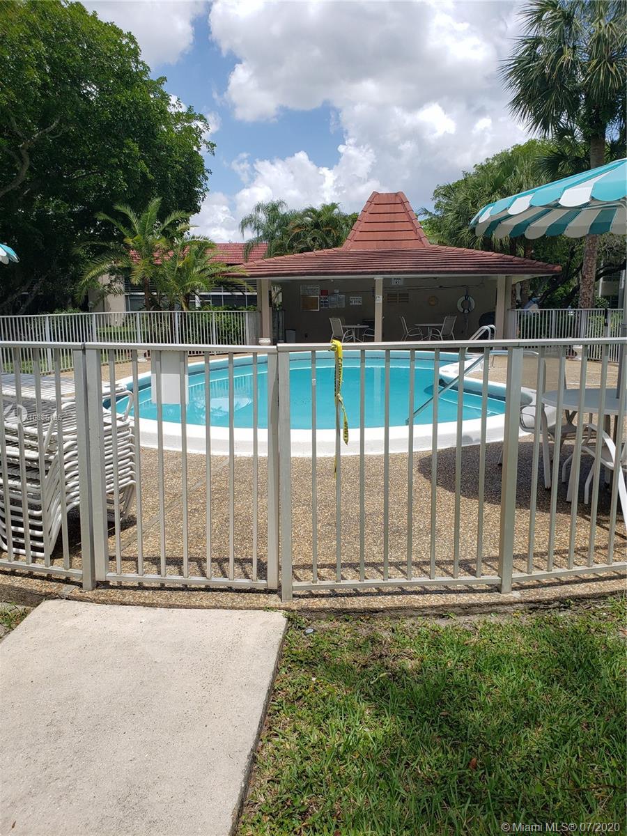 Lauderhill, FL 33319,3501 Inverrary Dr #107