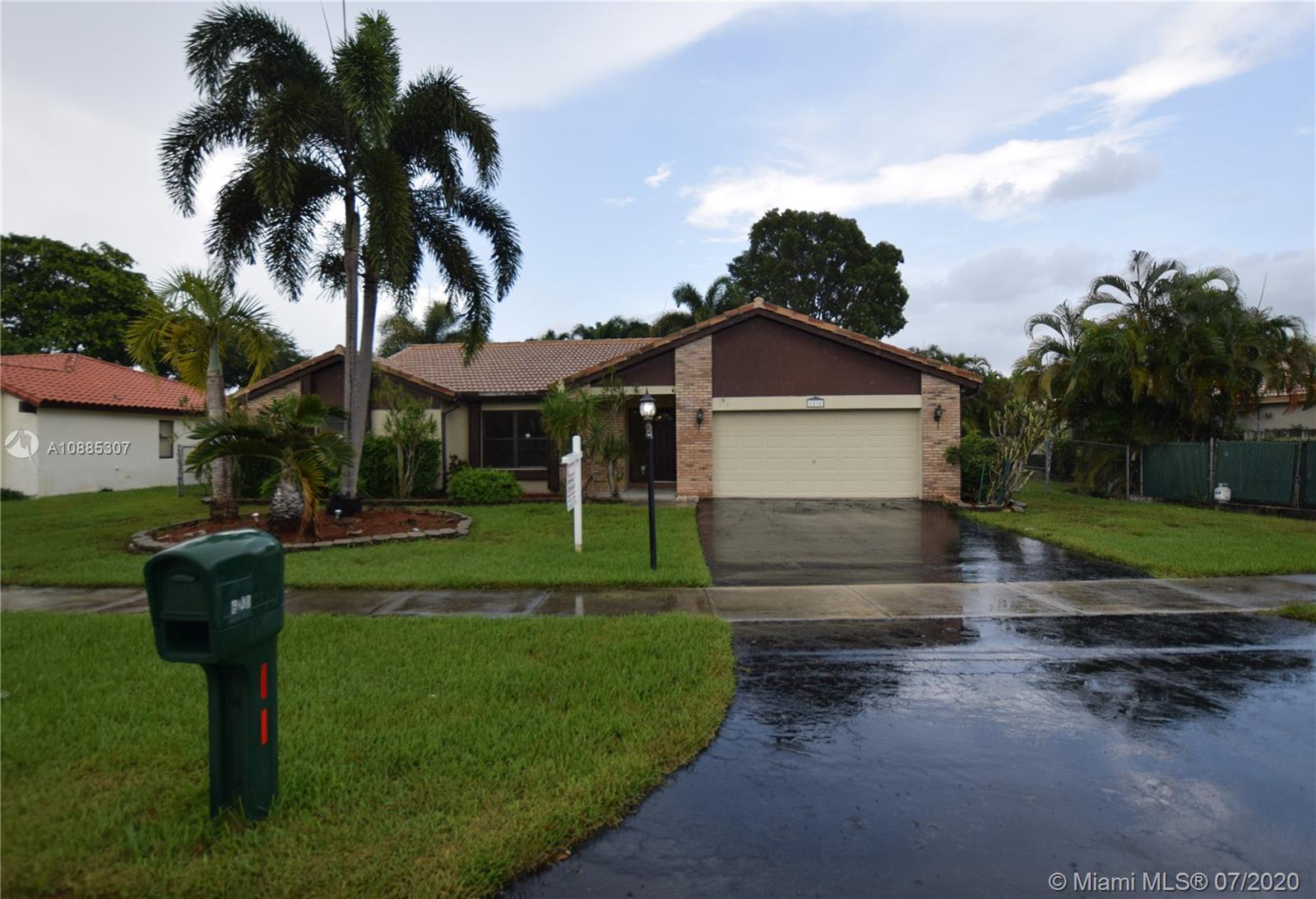 Davie, FL 33331,6530 W Falcons Lea Dr