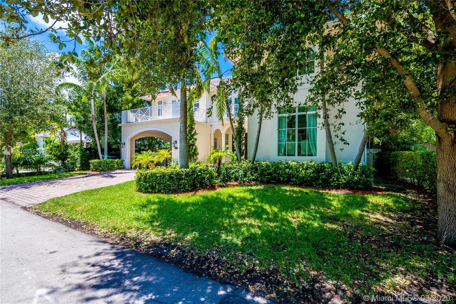 Key Biscayne, FL 33149,135 Woodcrest Ln