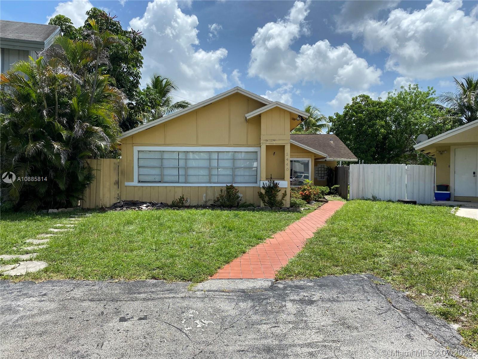 2440 SW 80th Ter, Miramar, FL 33025