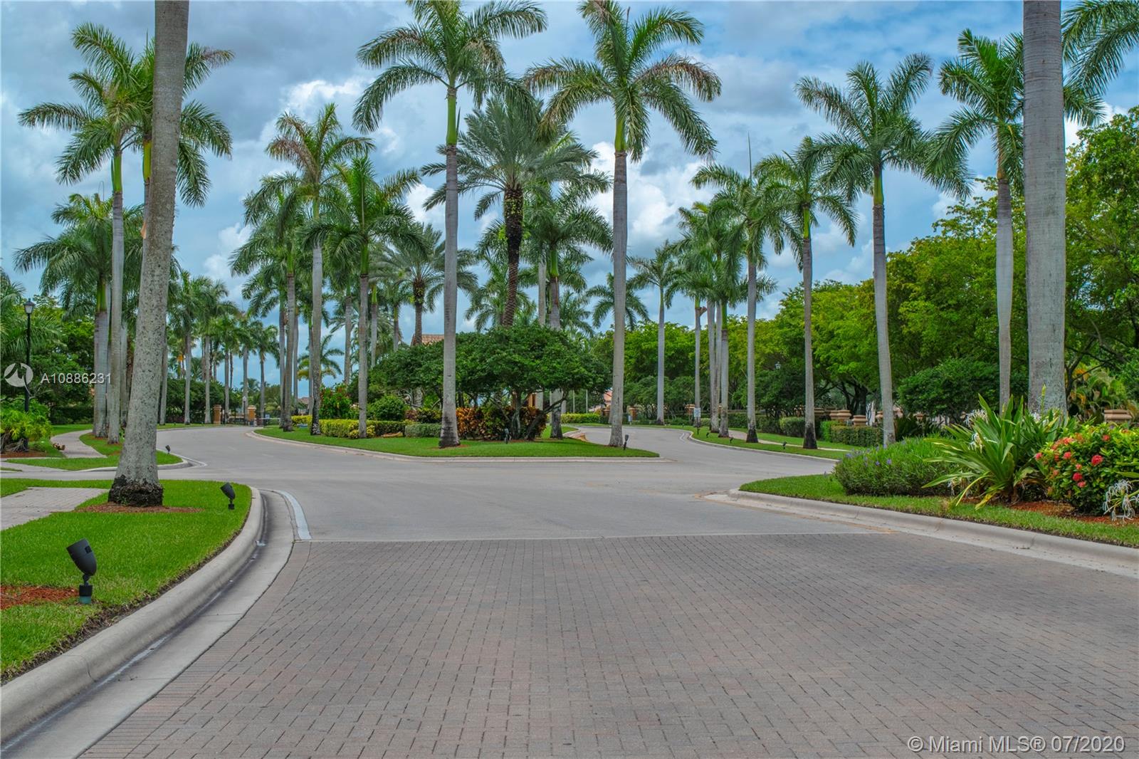 Royal Palm Beach, FL 33411,124 Isola Cir