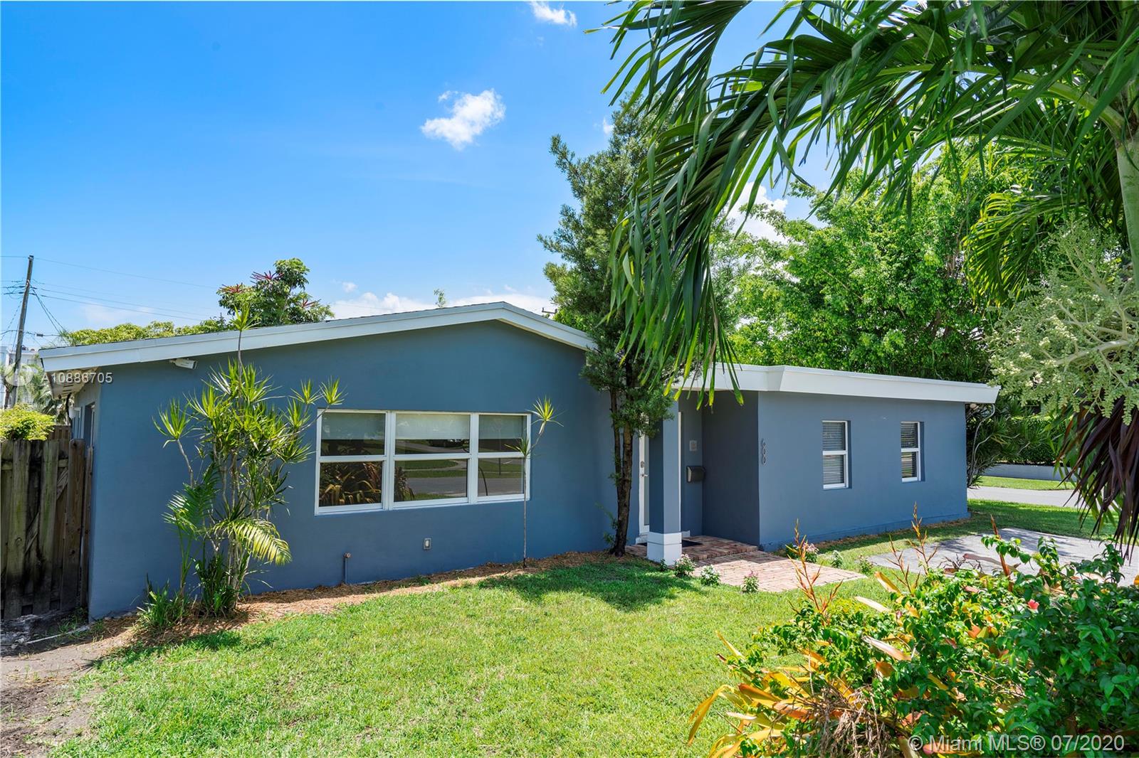 600 NE 2nd Pl, Dania Beach, FL 33004