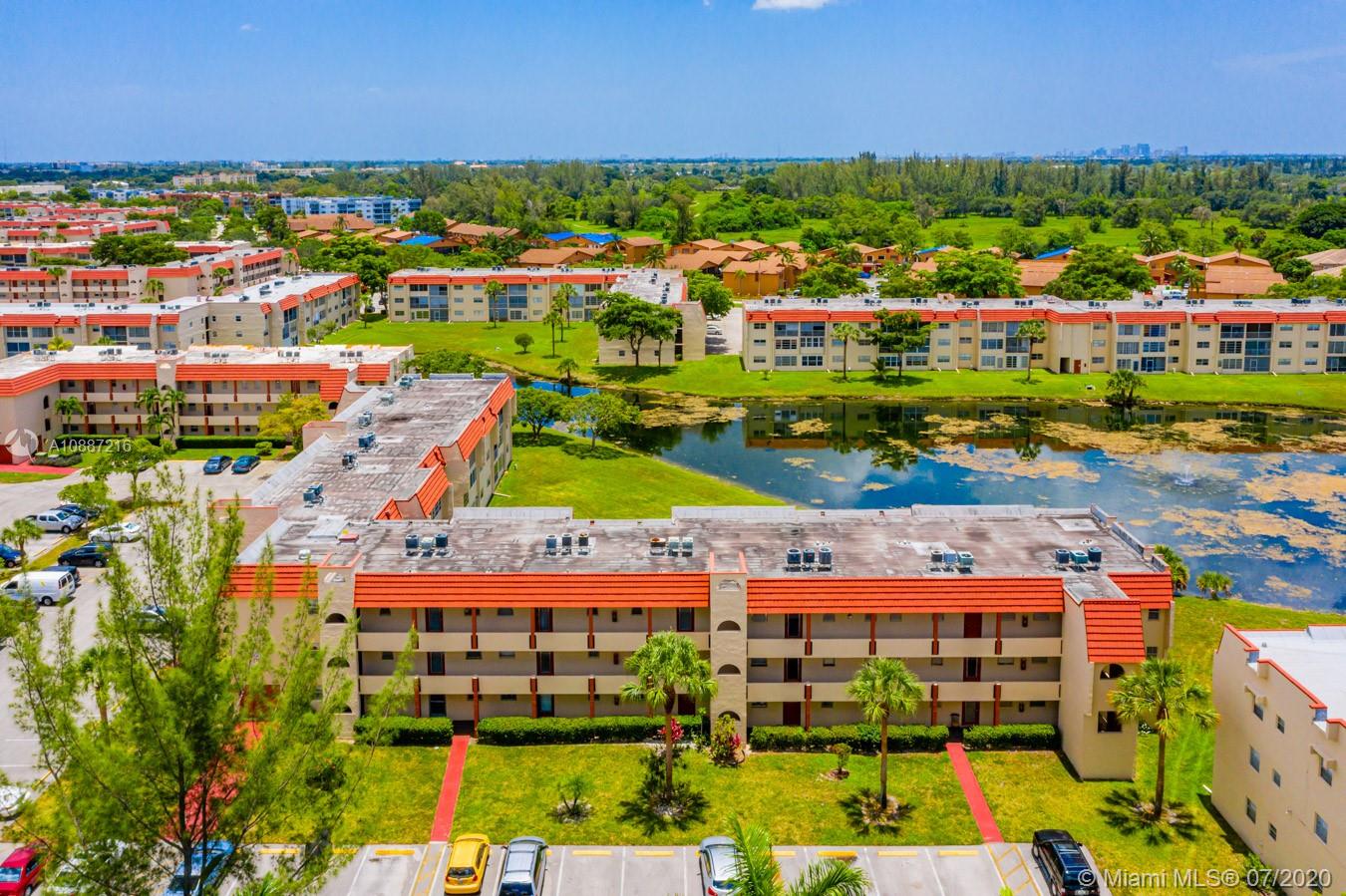 2750 W Sunrise Lakes Dr #208, Sunrise, FL 33322