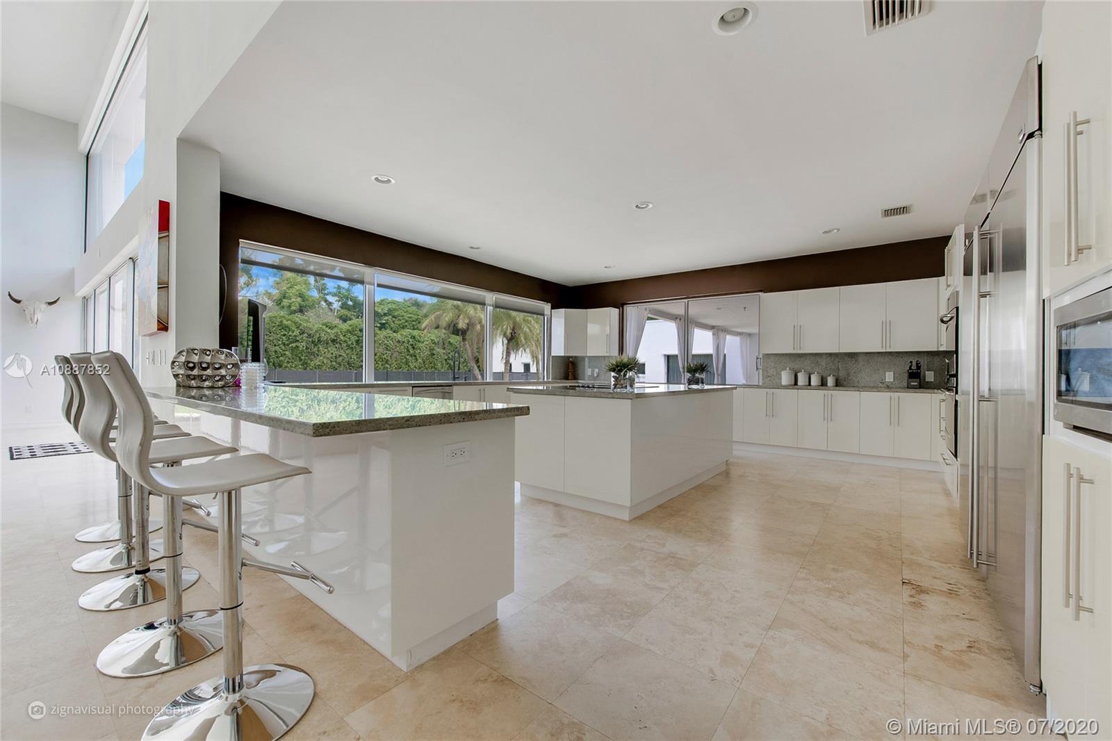 Pinecrest, FL 33156,10300 SW 64th Ave