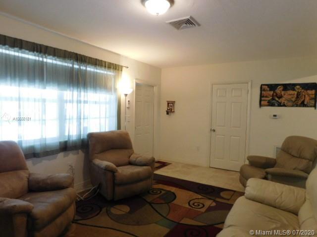 Pembroke Pines, FL 33023,6911 SW 11th St