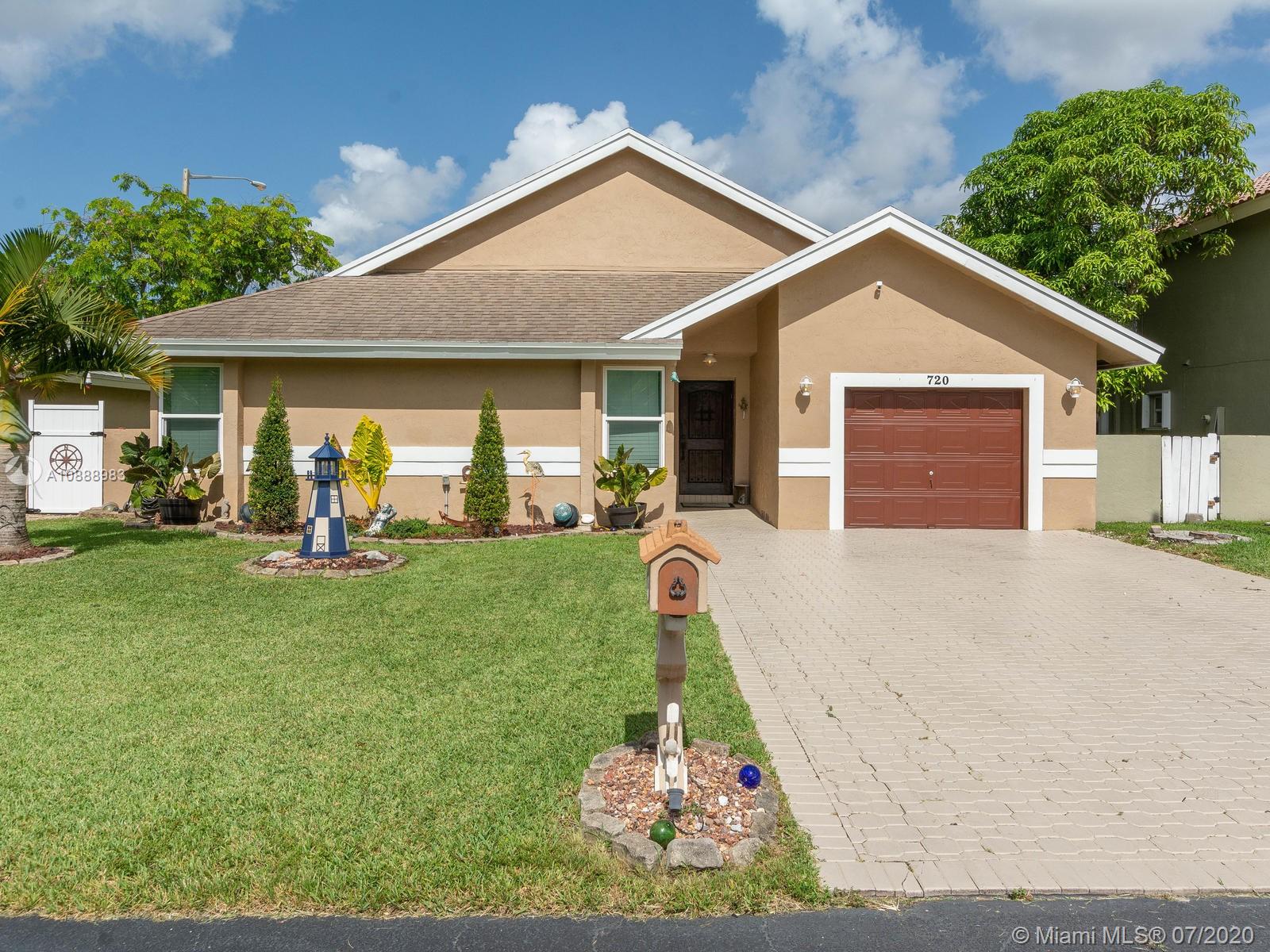 720 NW 207th Ter, Pembroke Pines, FL 33029