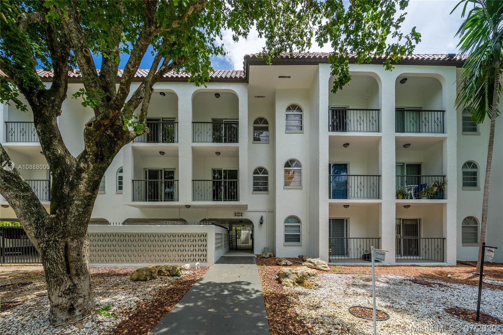 338 Majorca Ave #202, Coral Gables, FL 33134