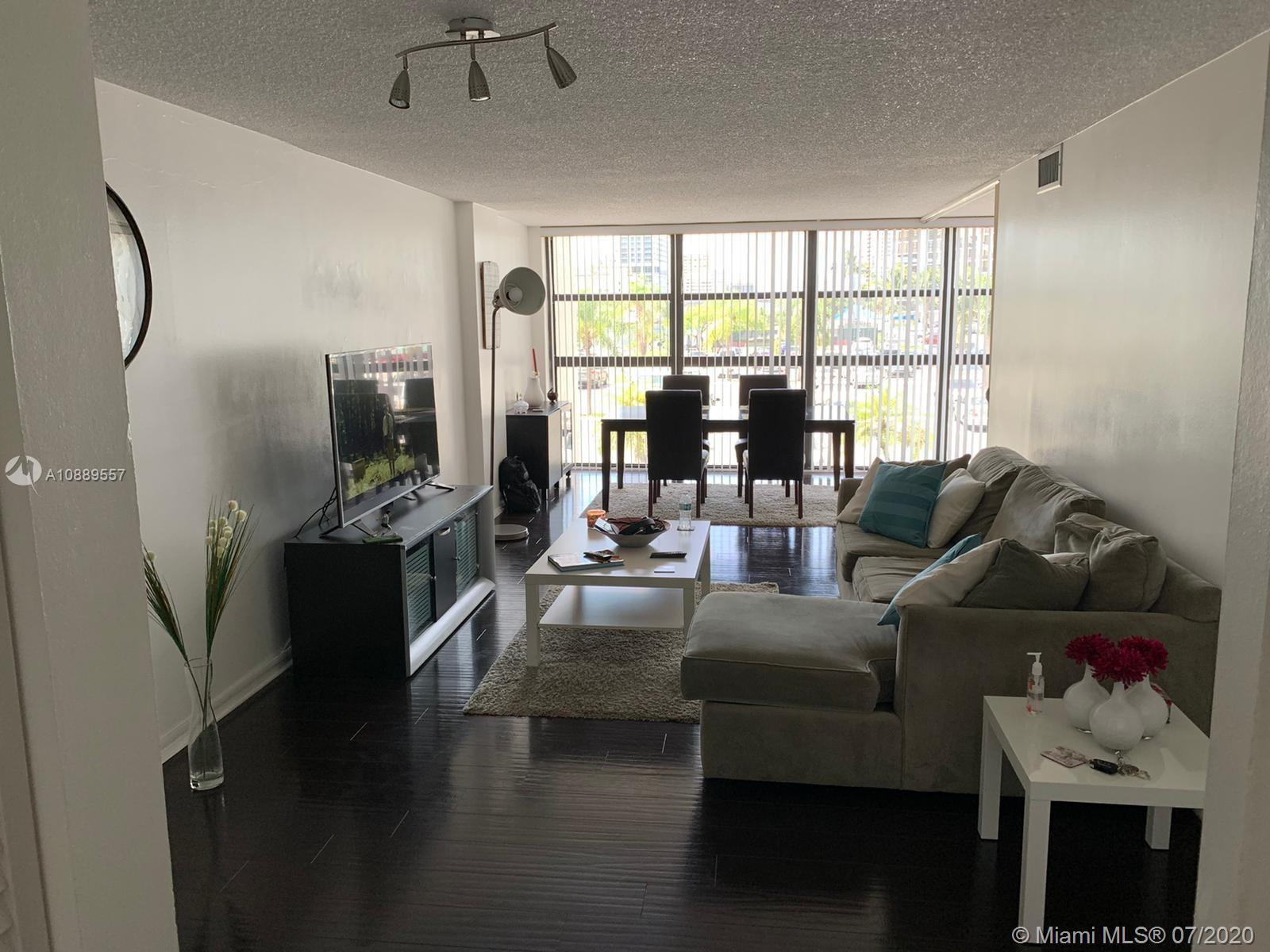 Hallandale Beach, FL 33009,400 Leslie Dr #214