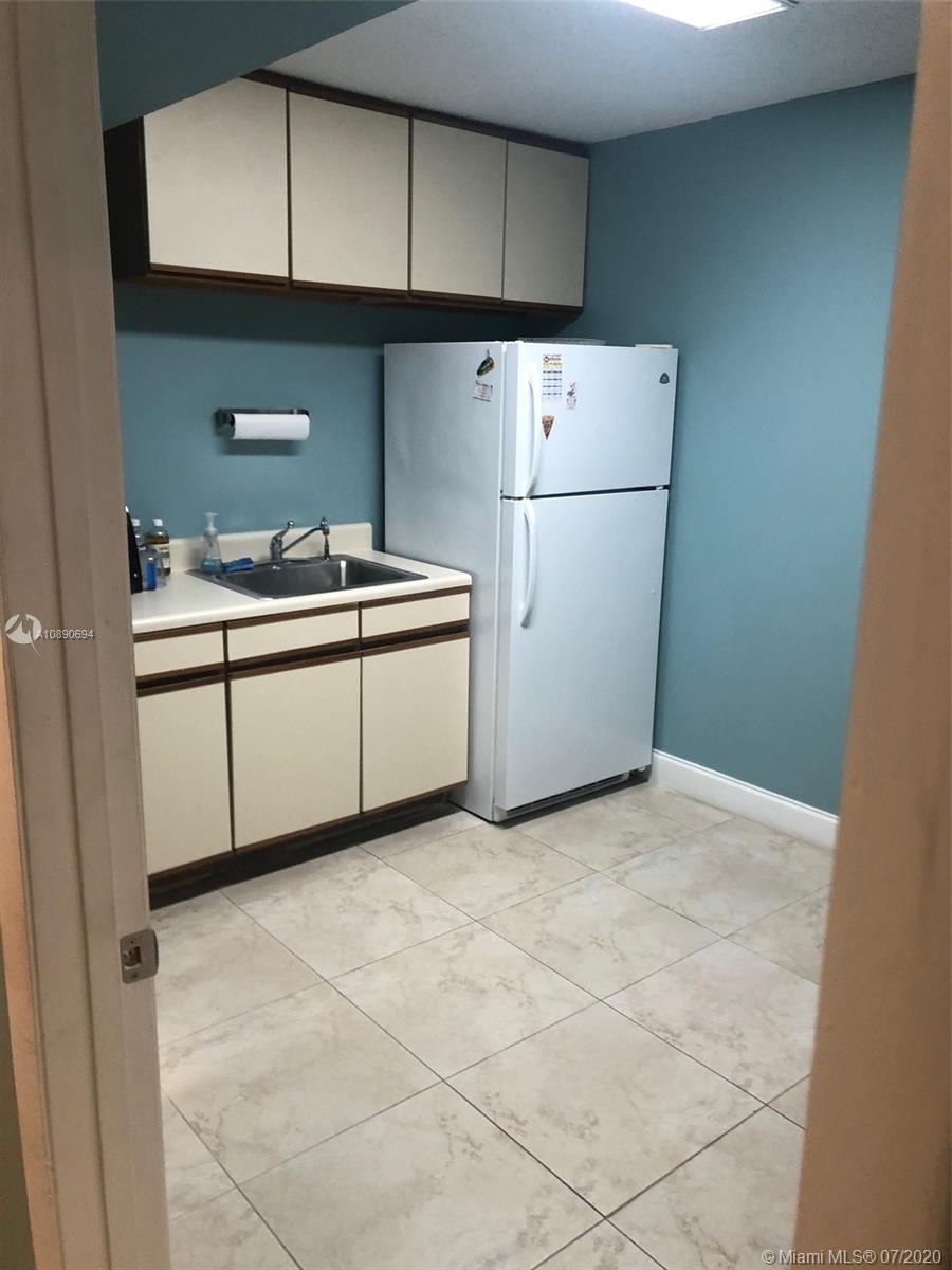 Hialeah, FL 33015,6175 NW 167th St #G9