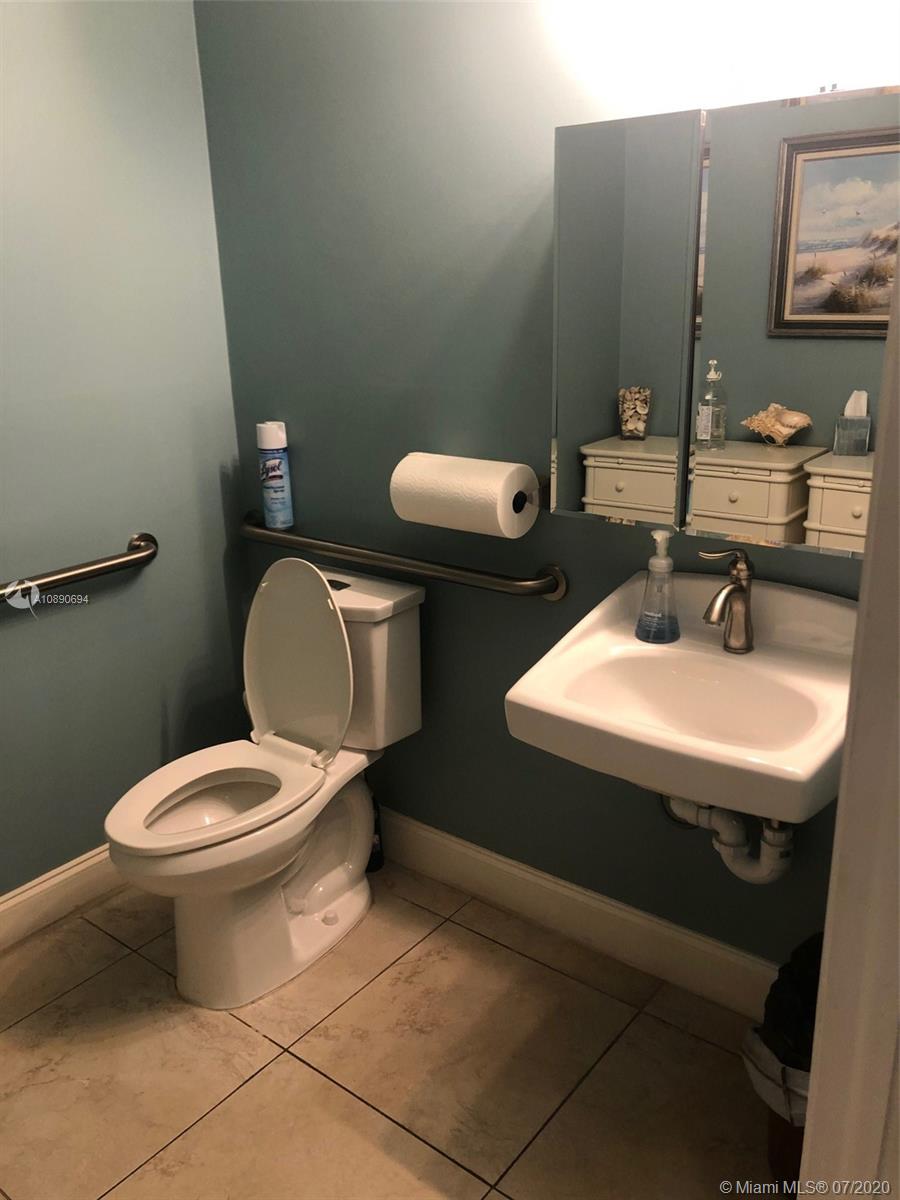 Hialeah, FL 33015,6175 NW 167th St #G9