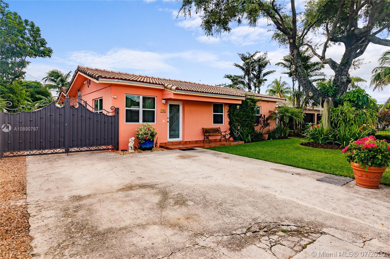 755 E 9th Ln, Hialeah, FL 33010