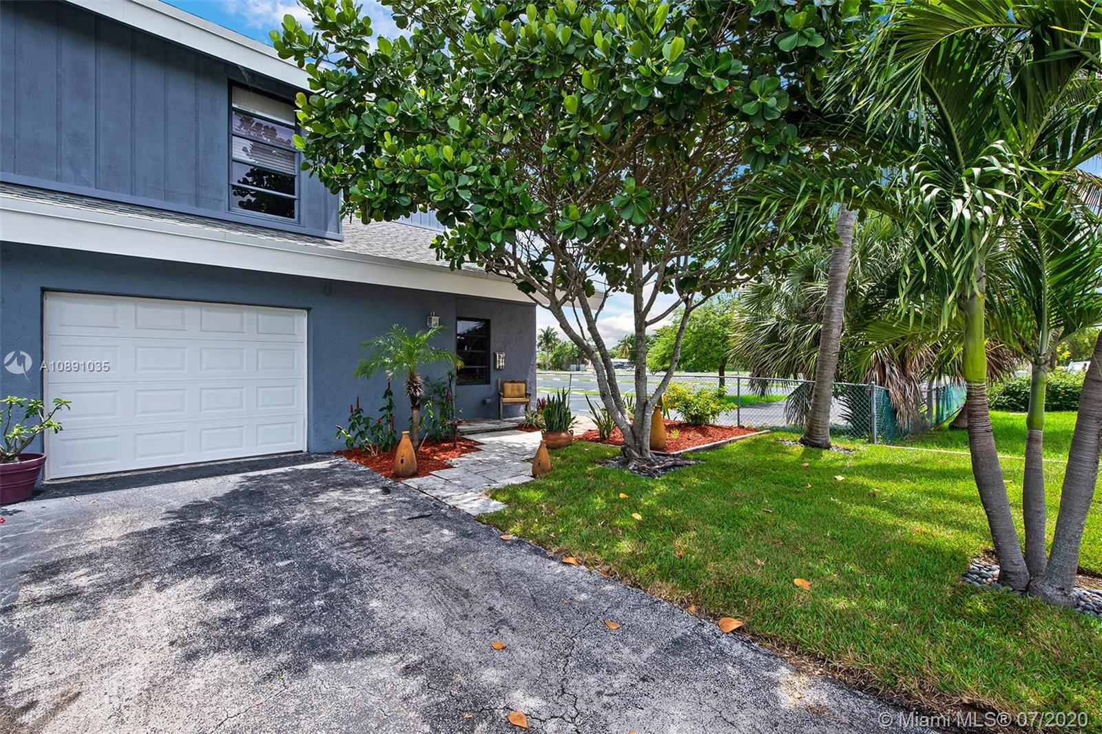 1515 NE 24th St, Wilton Manors, FL 33305