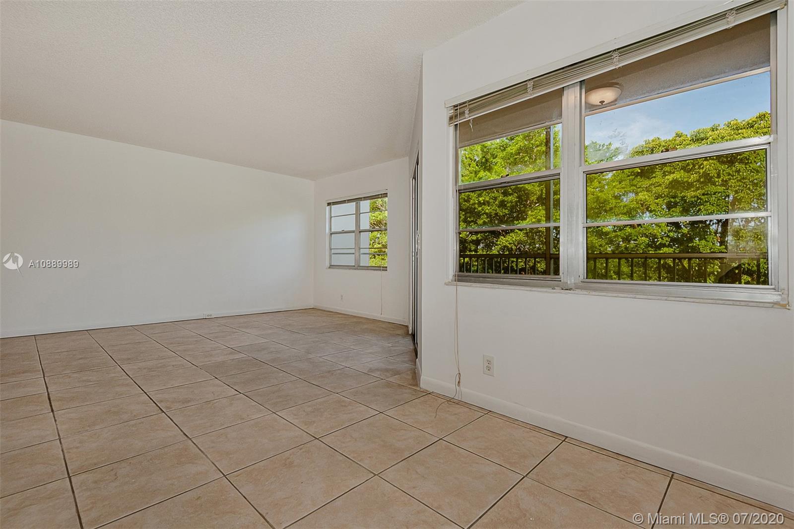 Pembroke Pines, FL 33027,300 SW 130th Ter #302B