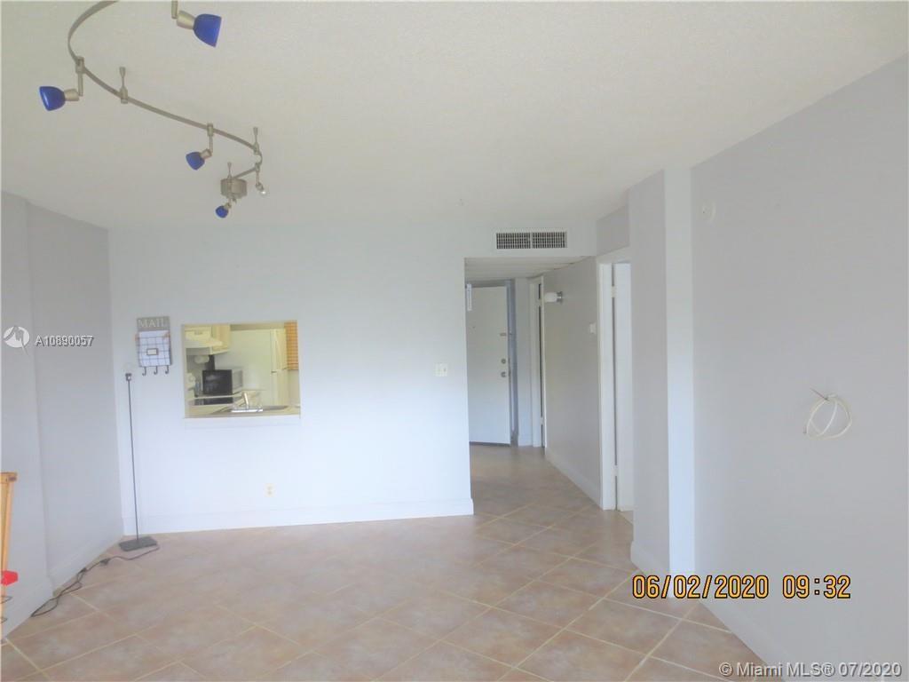 Oakland Park, FL 33309,121 Royal Park Dr #1E