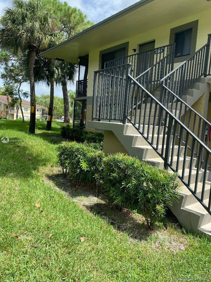 Deerfield Beach, FL 33441,523 Trace Circle #102