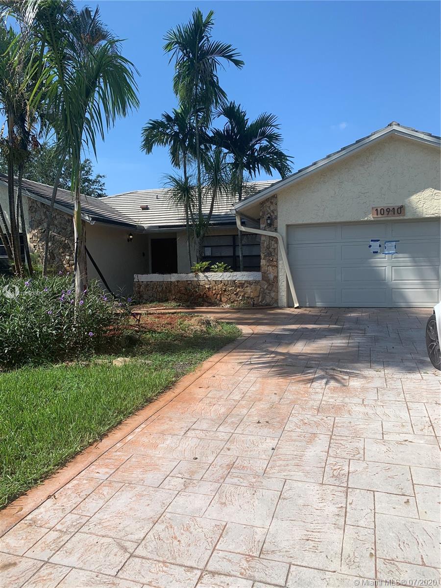 10910 NW 4th St, Coral Springs, FL 33071