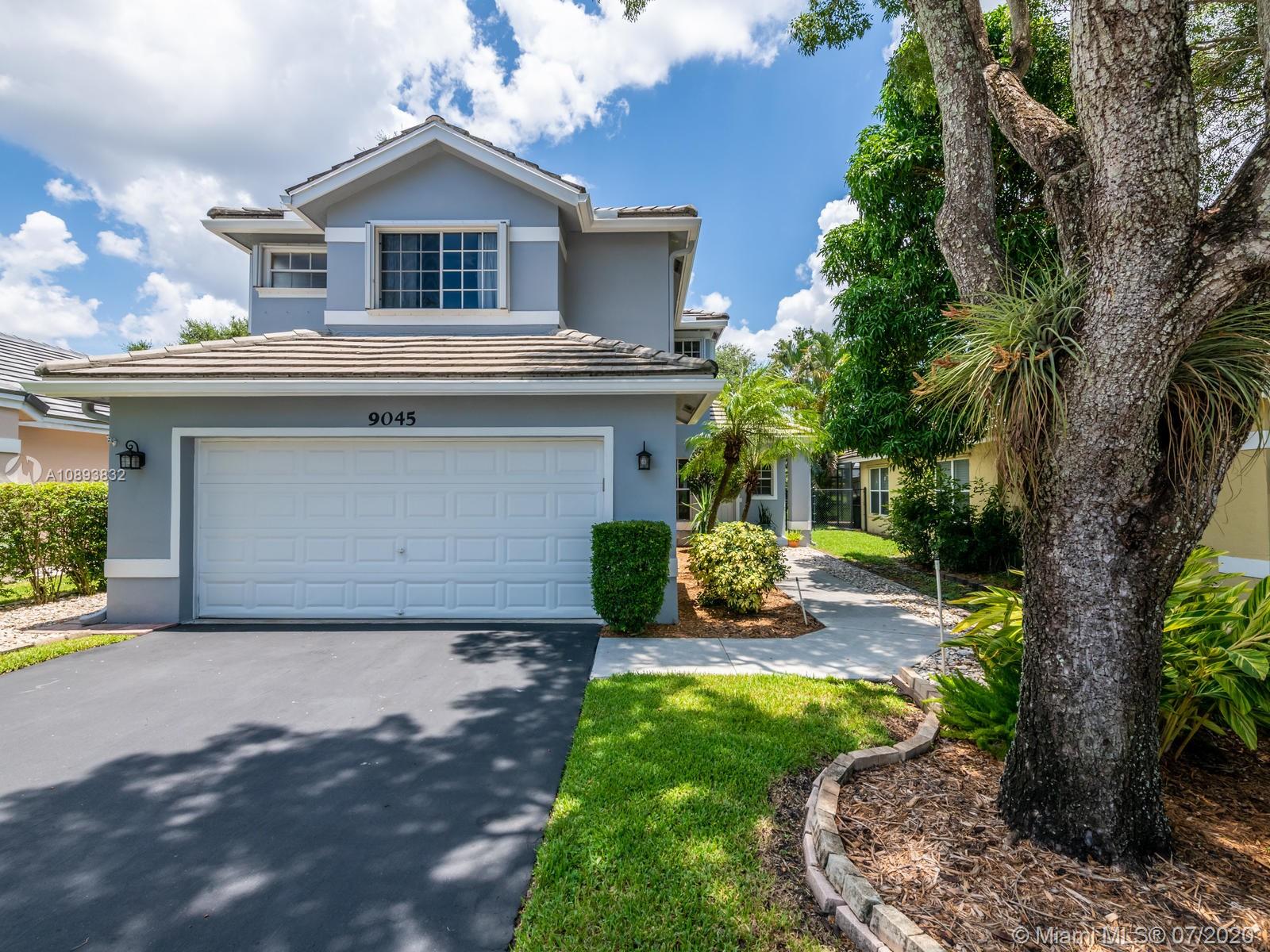 Davie, FL 33328,9045 Lake Park Cir S