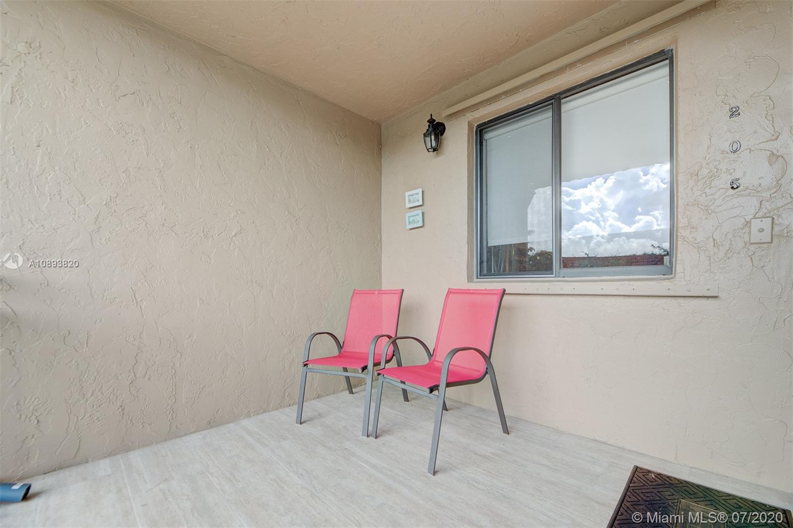 Weston, FL 33326,435 Lakeview Dr #205