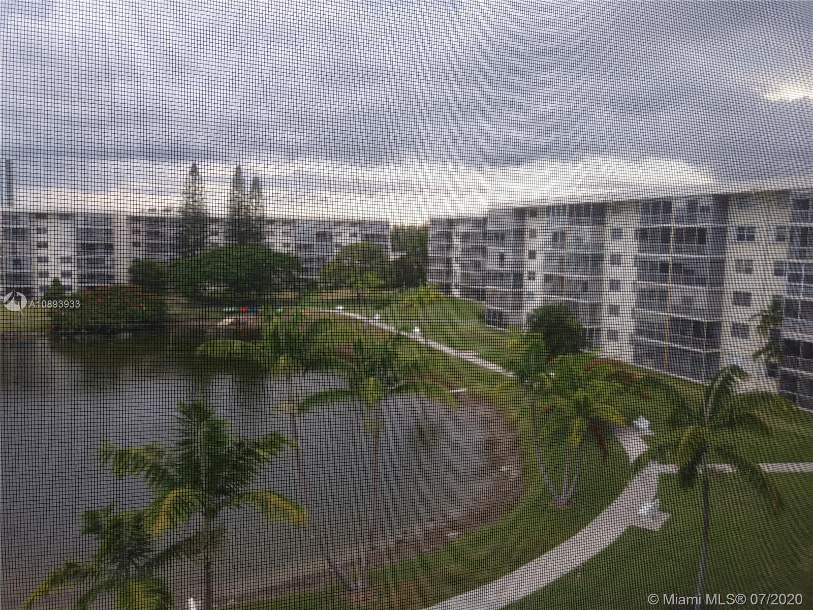 Aventura, FL 33160,2855 Leonard Dr #H508