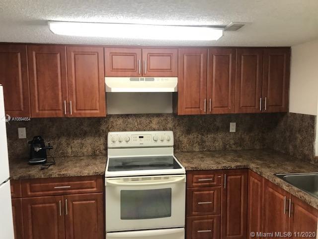 Hialeah Gardens, FL 33016,9915 W Okeechobee Rd #2-301