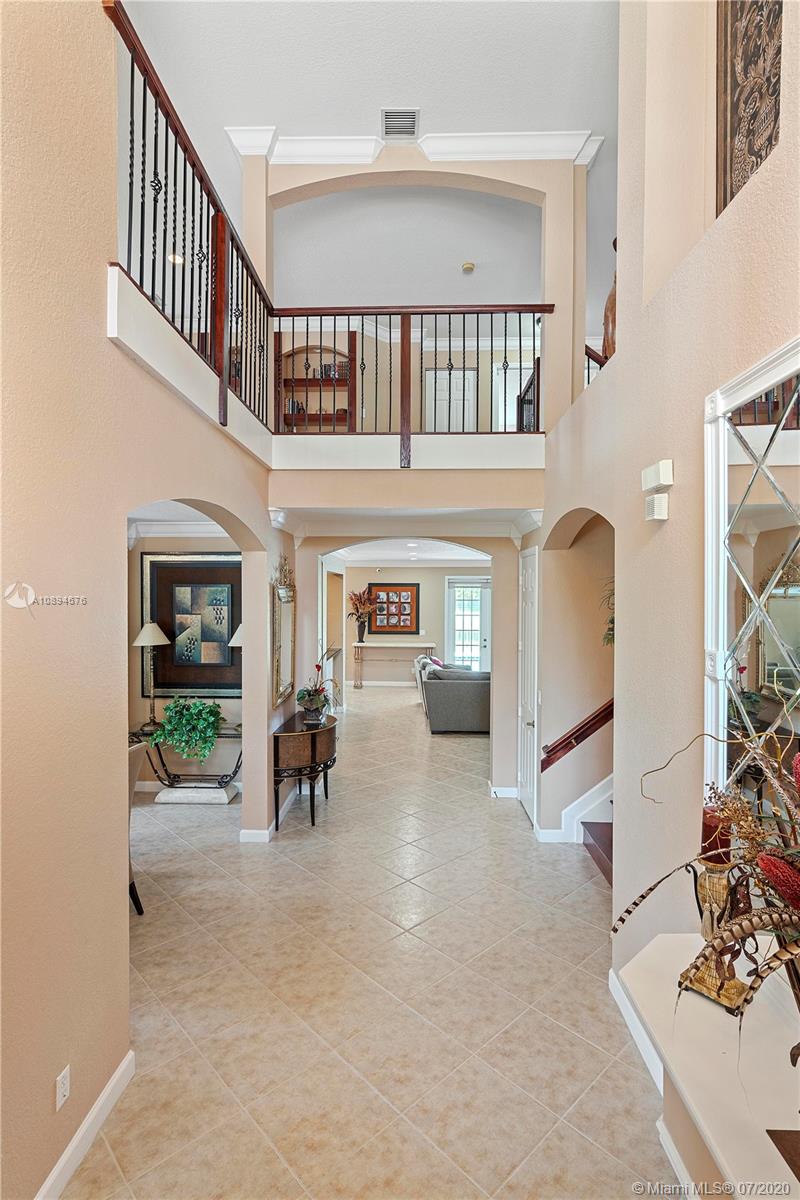Weston, FL 33332,19106 S Gardenia Ave