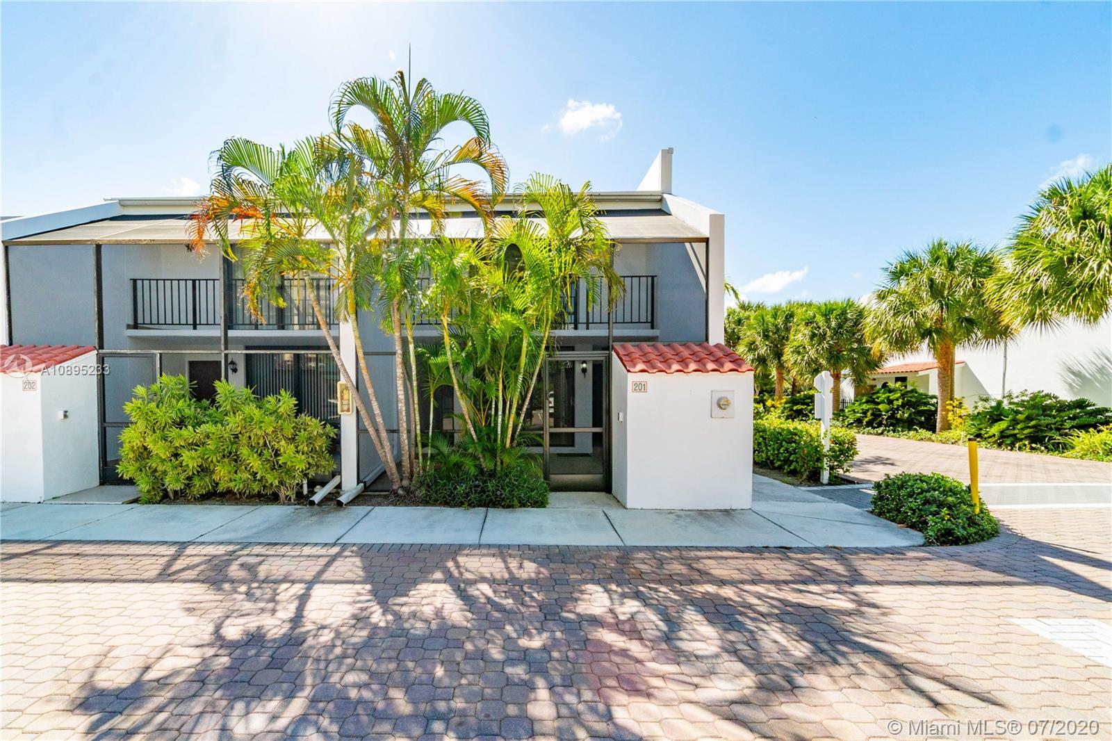 Key Biscayne, FL 33149,425 Grapetree Dr #201