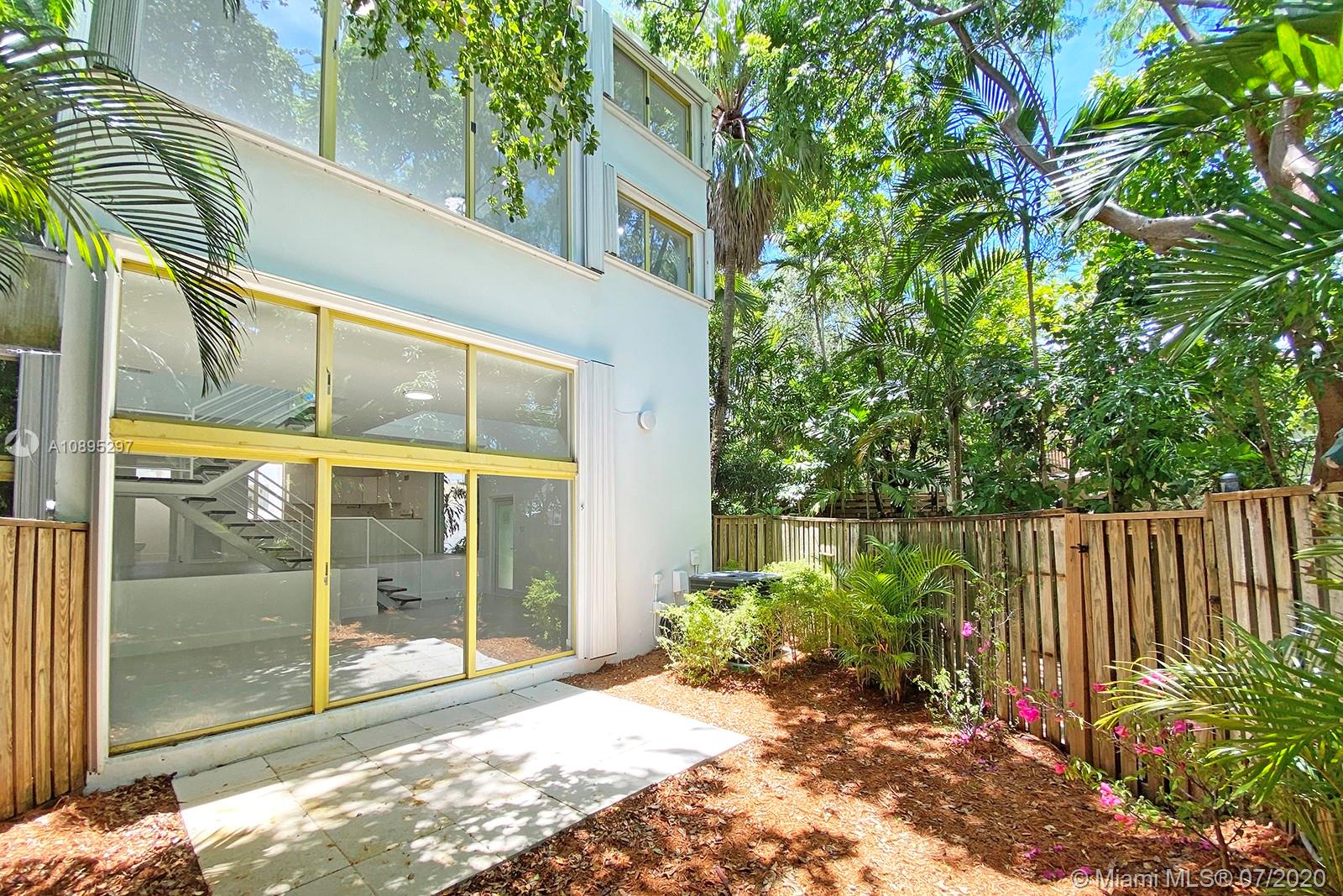 Coconut Grove, FL 33133,3122 Center St #7