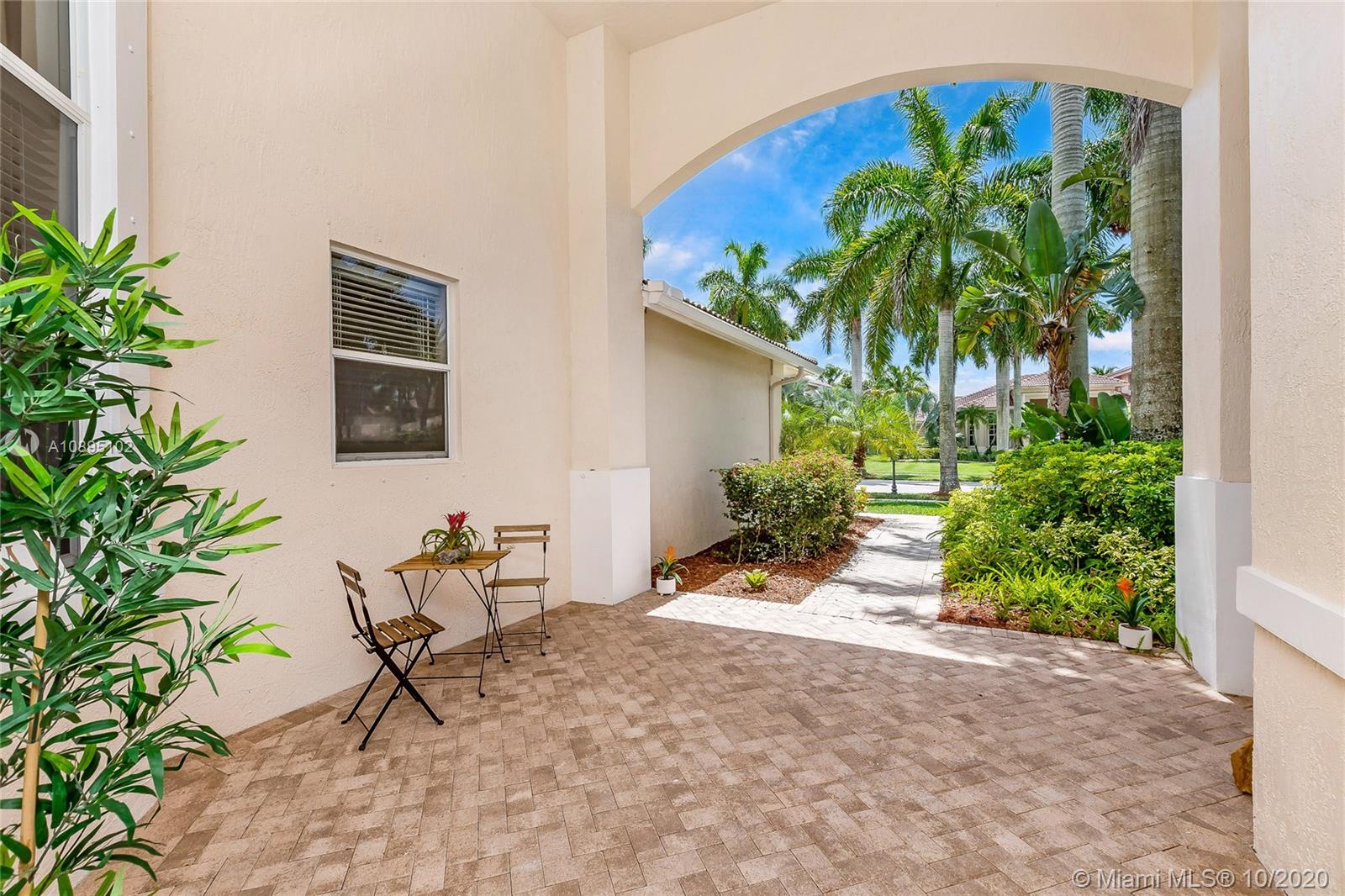 Weston, FL 33327,979 Nautica Dr
