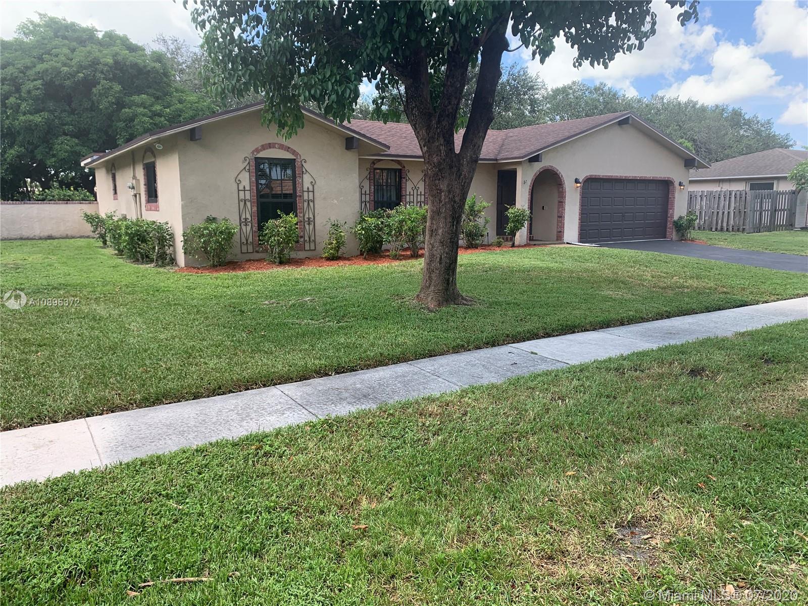 7421 SW 13th St, Plantation, FL 33317