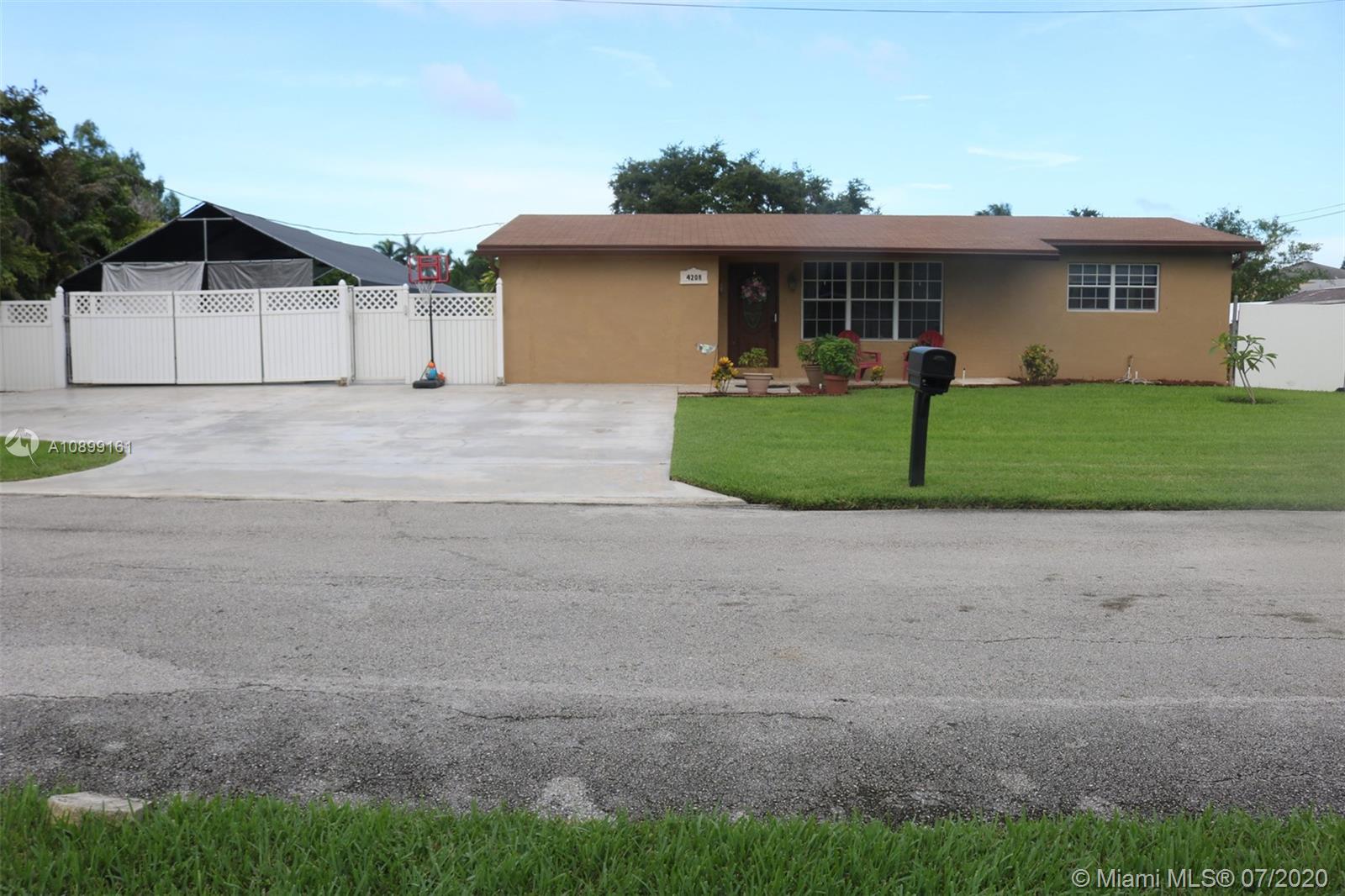 4208 SW 73rd Ter, Davie, FL 33314