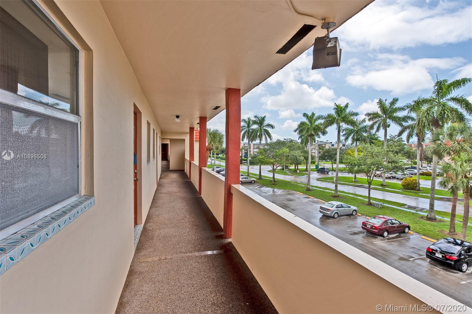 Sunrise, FL 33322,7891 N Sunrise Lakes Dr #303