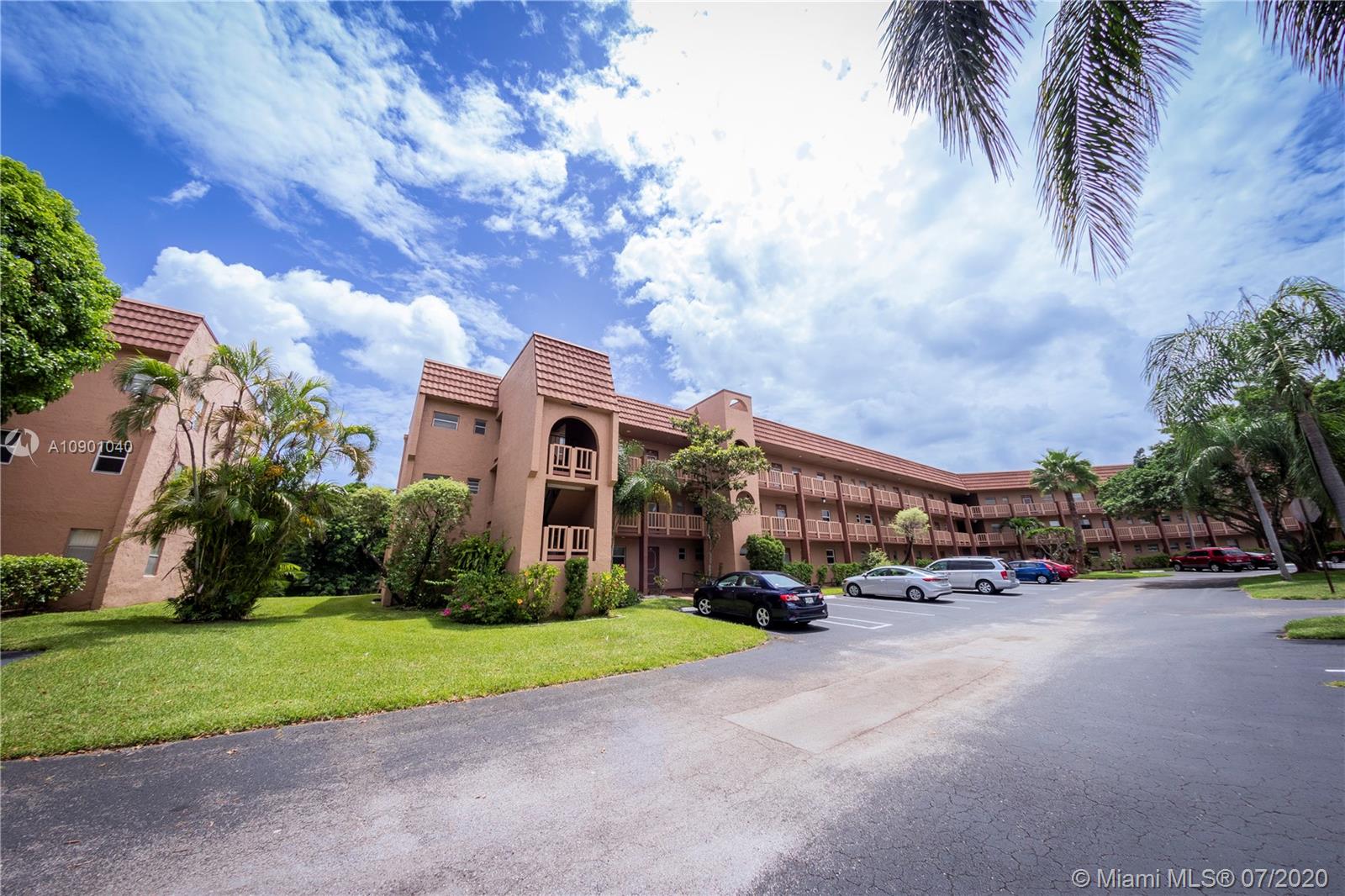 9700 Sunrise Lakes Blvd #101, Sunrise, FL 33322