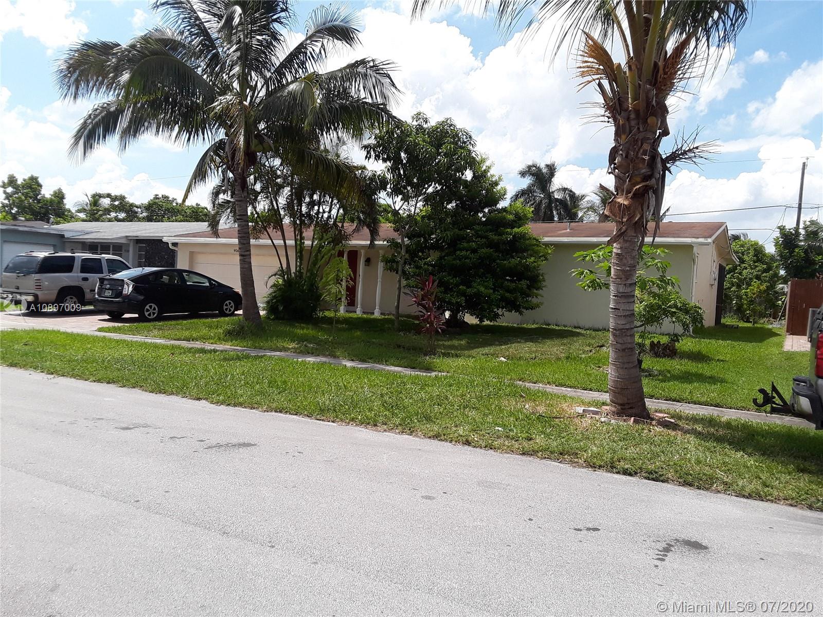 9261 NW 24th St, Sunrise, FL 33322