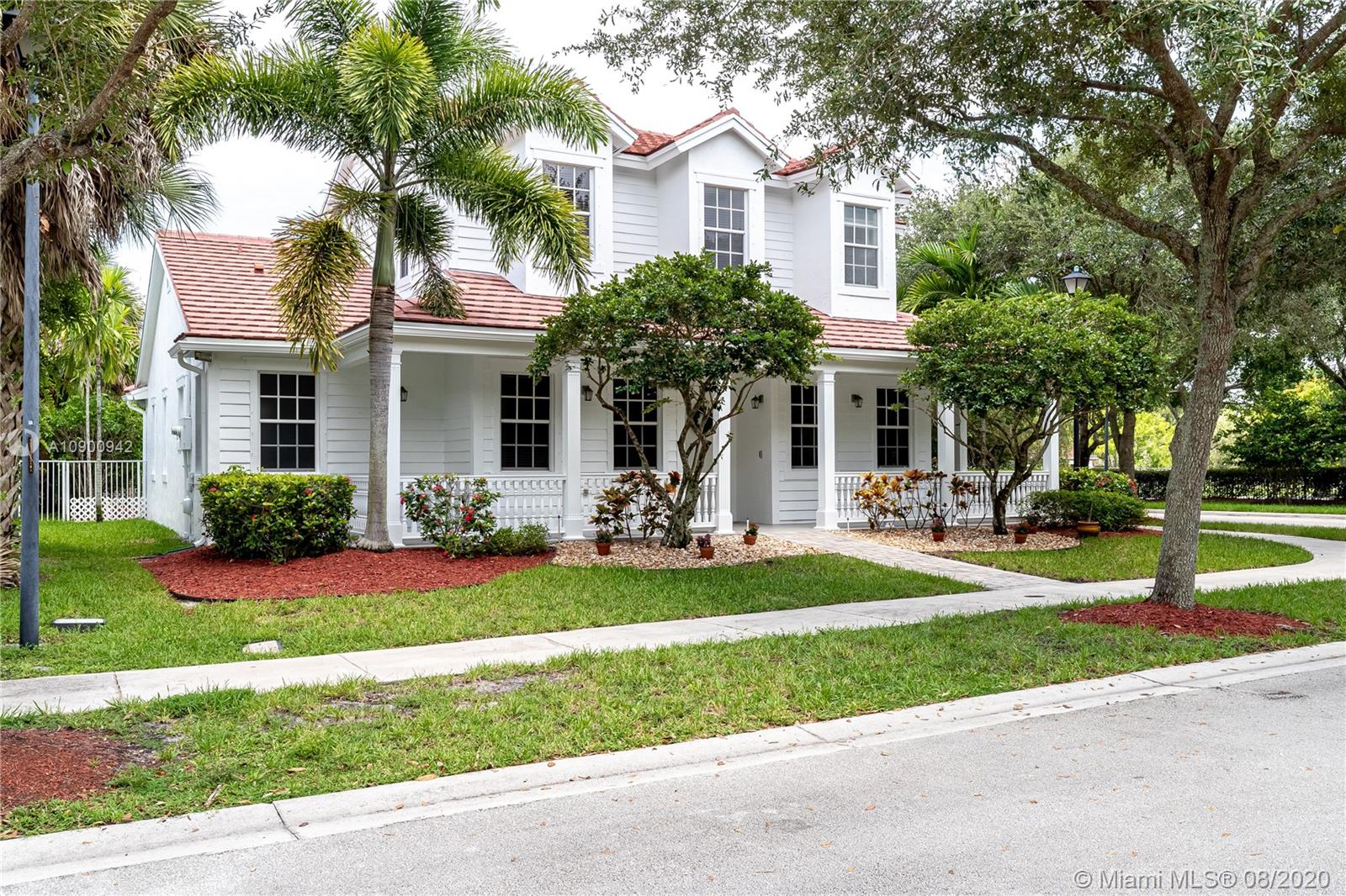 Davie, FL 33314,4720 W Lakeside Cir W