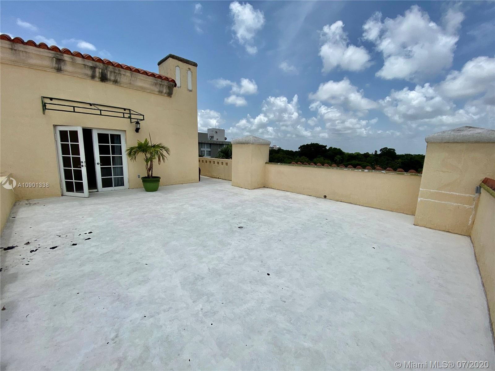 Coral Gables, FL 33134,323 Navarre Ave #401