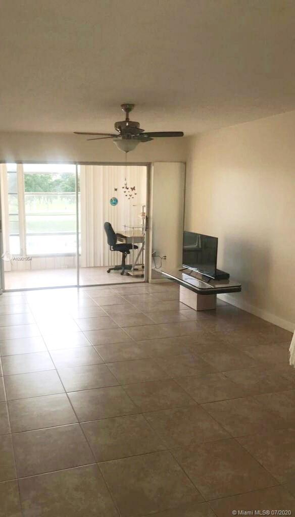 Sunrise, FL 33322,9281 Sunrise Lakes Blvd #305