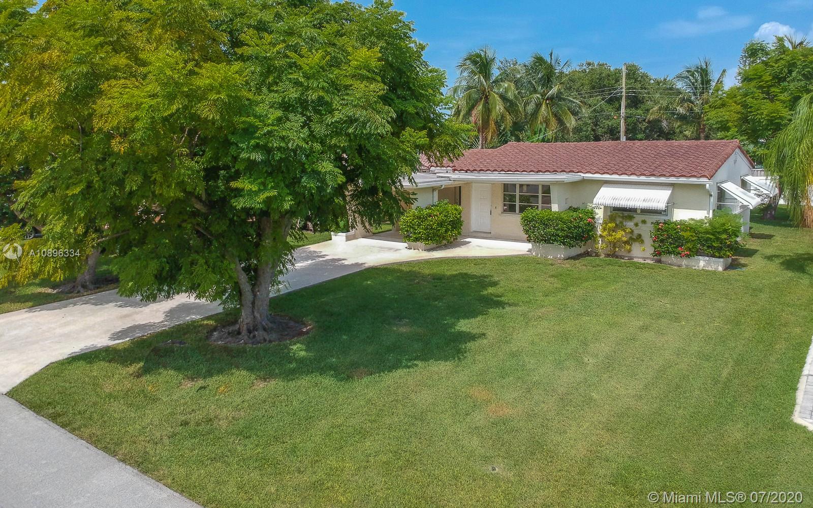 1023 N Golf Dr, Hollywood, FL 33021