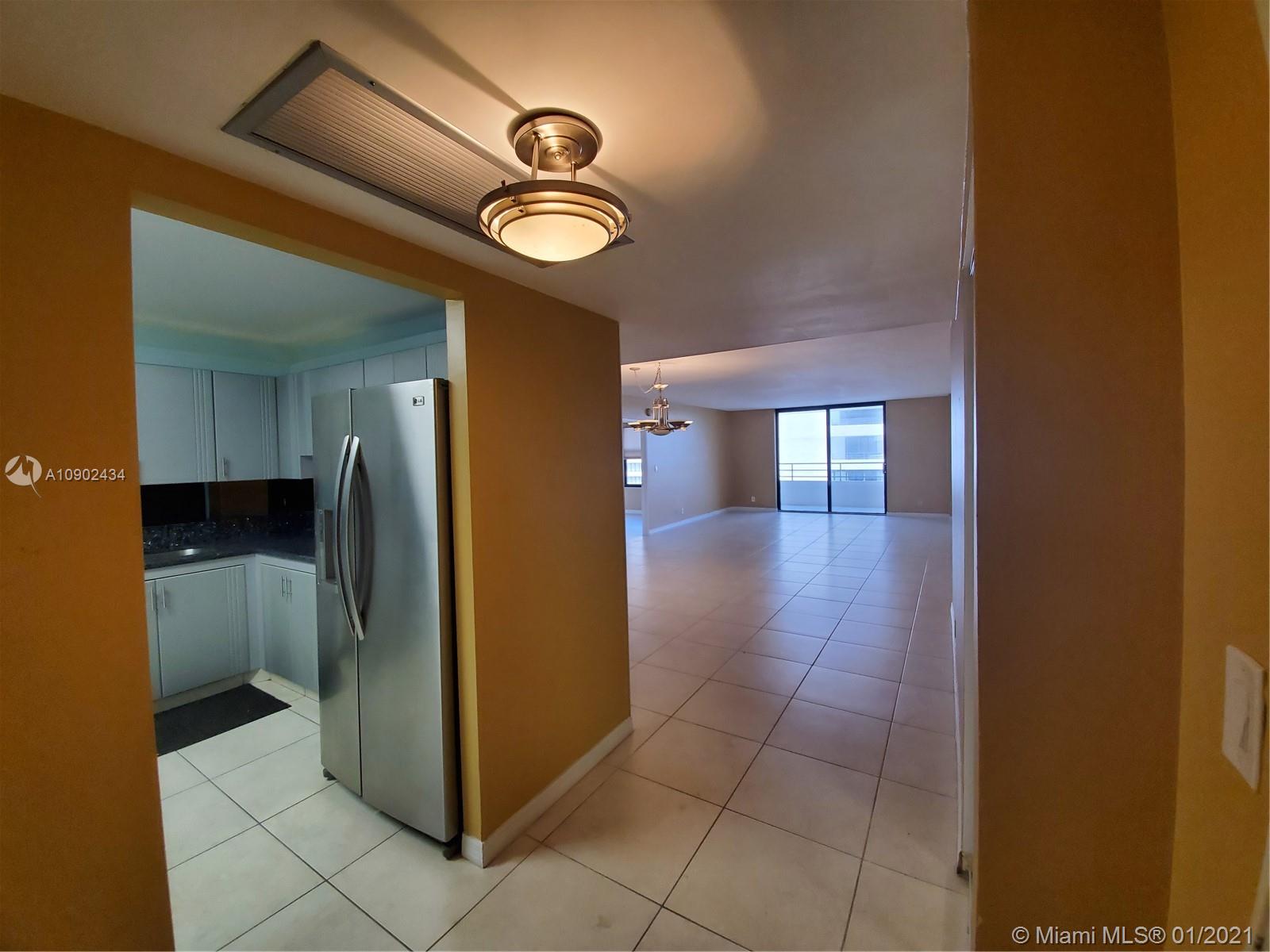 Hallandale Beach, FL 33009,2500 Parkview Dr #914