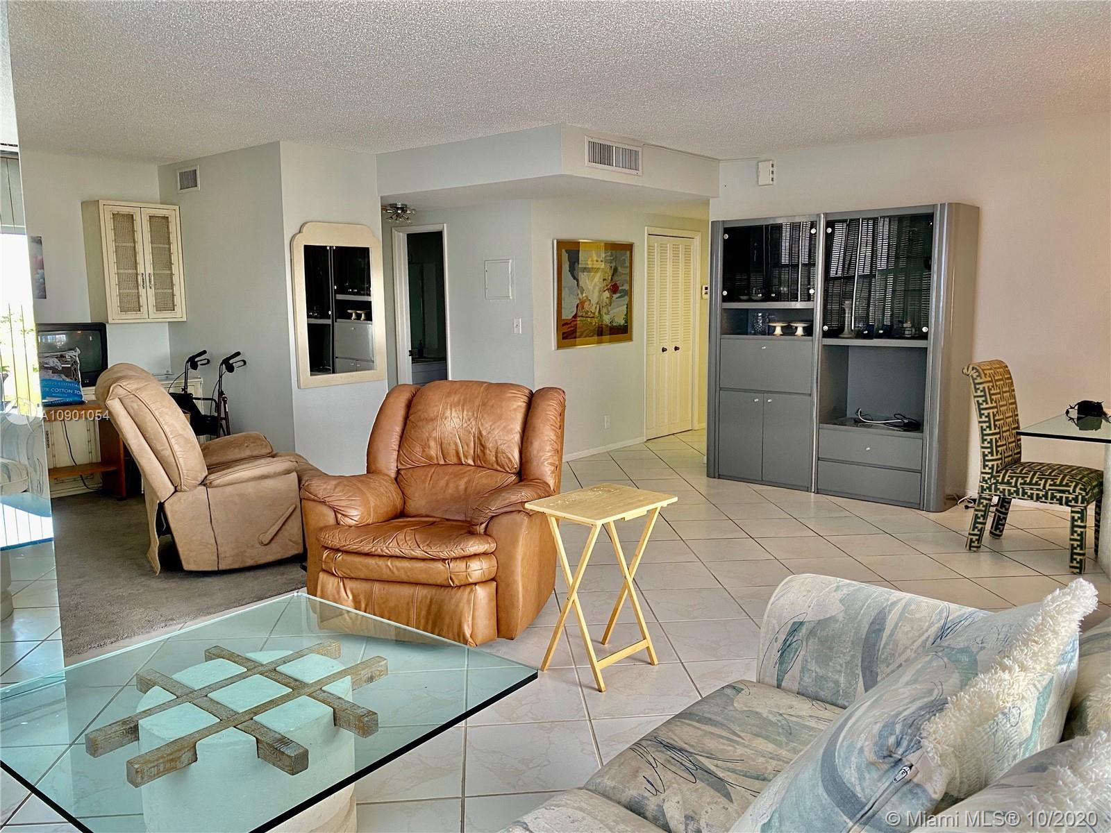 Hollywood, FL 33021,4330 Hillcrest Dr #819